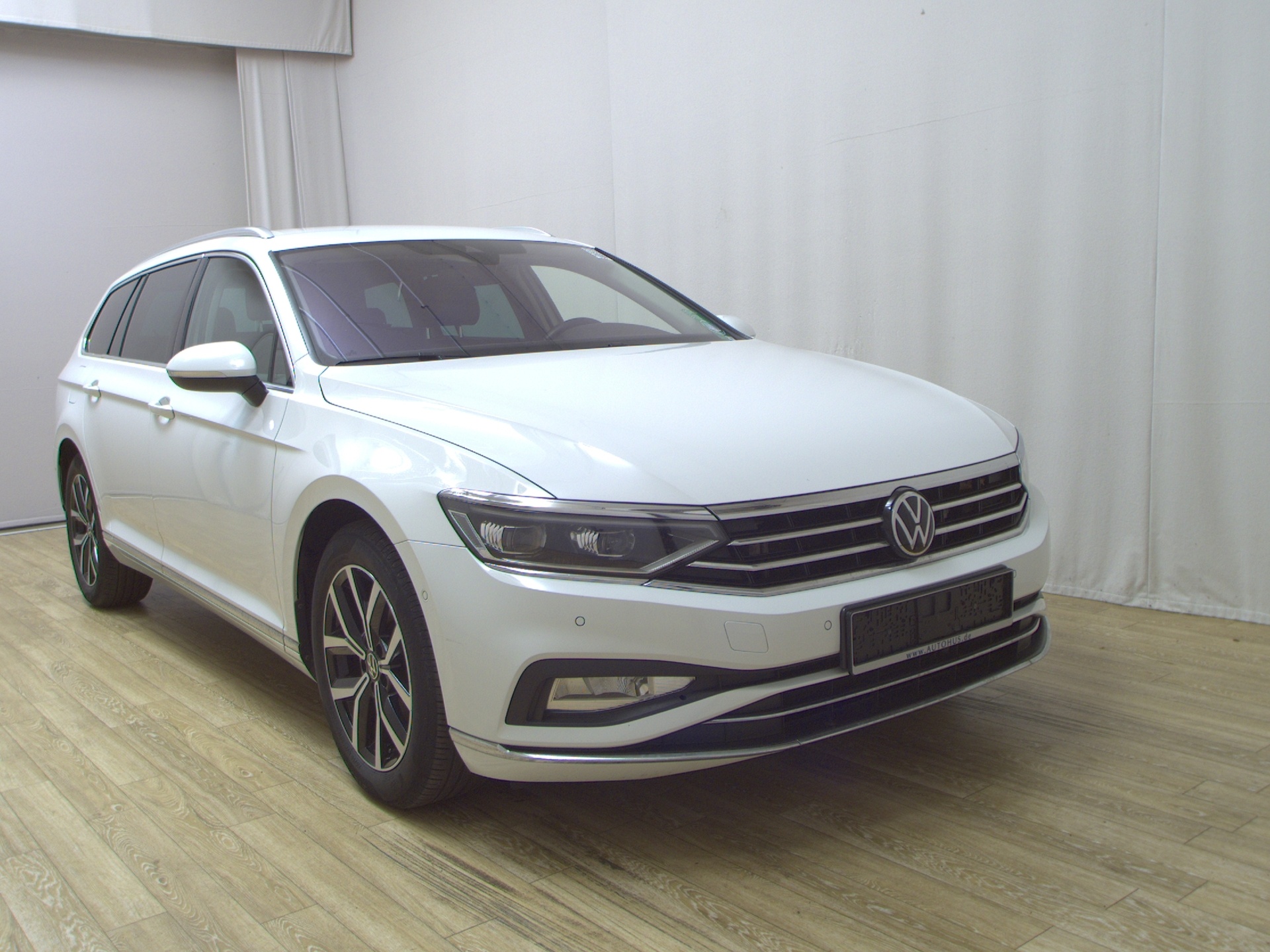 Volkswagen Passat Var. 2.0 TDI Elegance Leder Navi IQ.Light 3