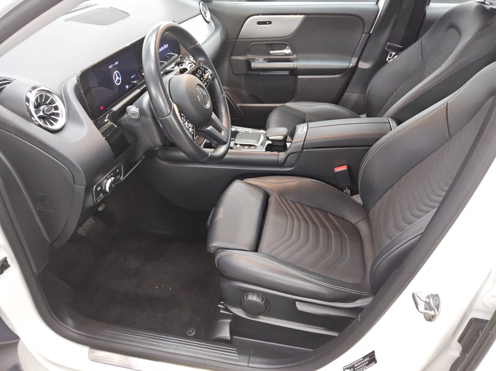 Mercedes-Benz GLA 250 e Style T-Leder Navi LED RfK Distronic+ 9