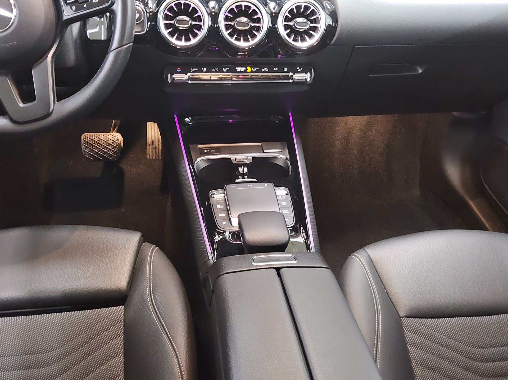 Mercedes-Benz GLA 250 e Style T-Leder Navi LED RfK Distronic+ 6