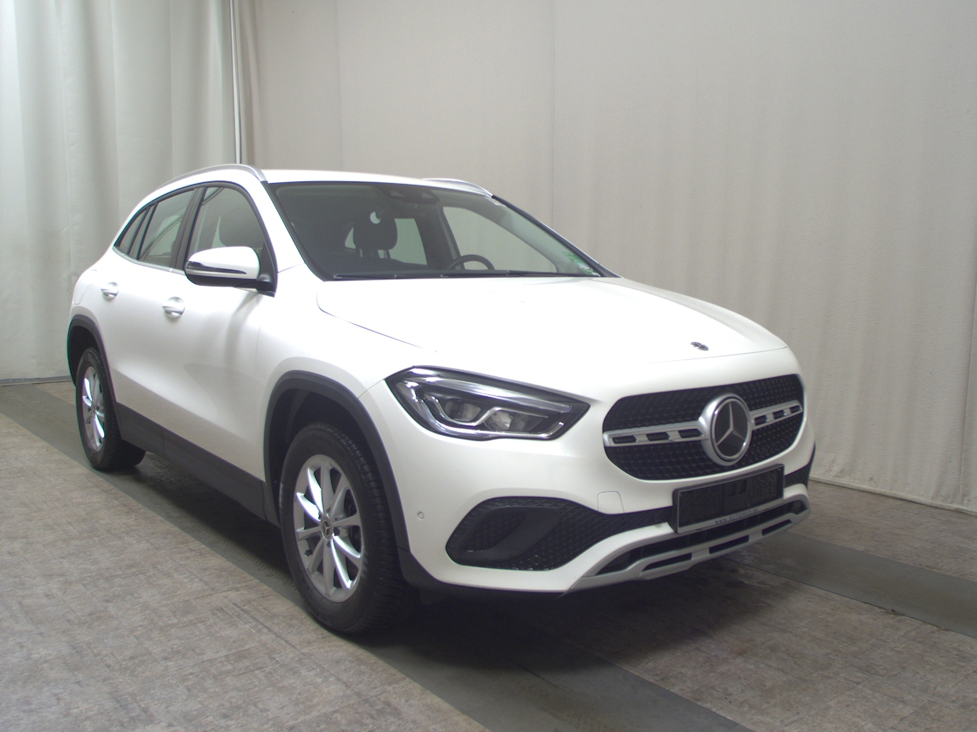 Mercedes-Benz GLA 250 e Style T-Leder Navi LED RfK Distronic+ 3