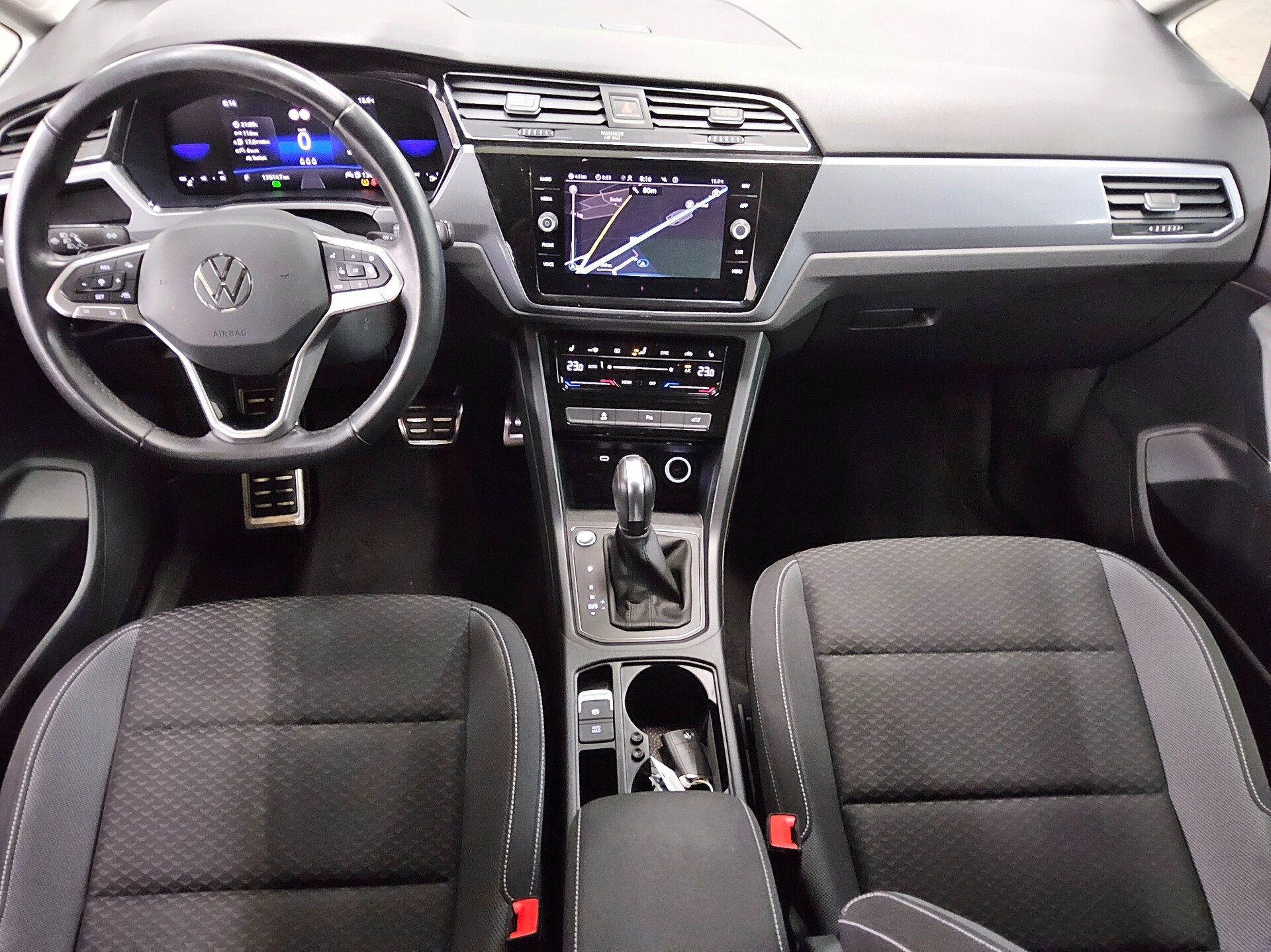 Volkswagen Touran 2.0 TDI Comf. Navi LED+ AID ACC AHK PDC 5