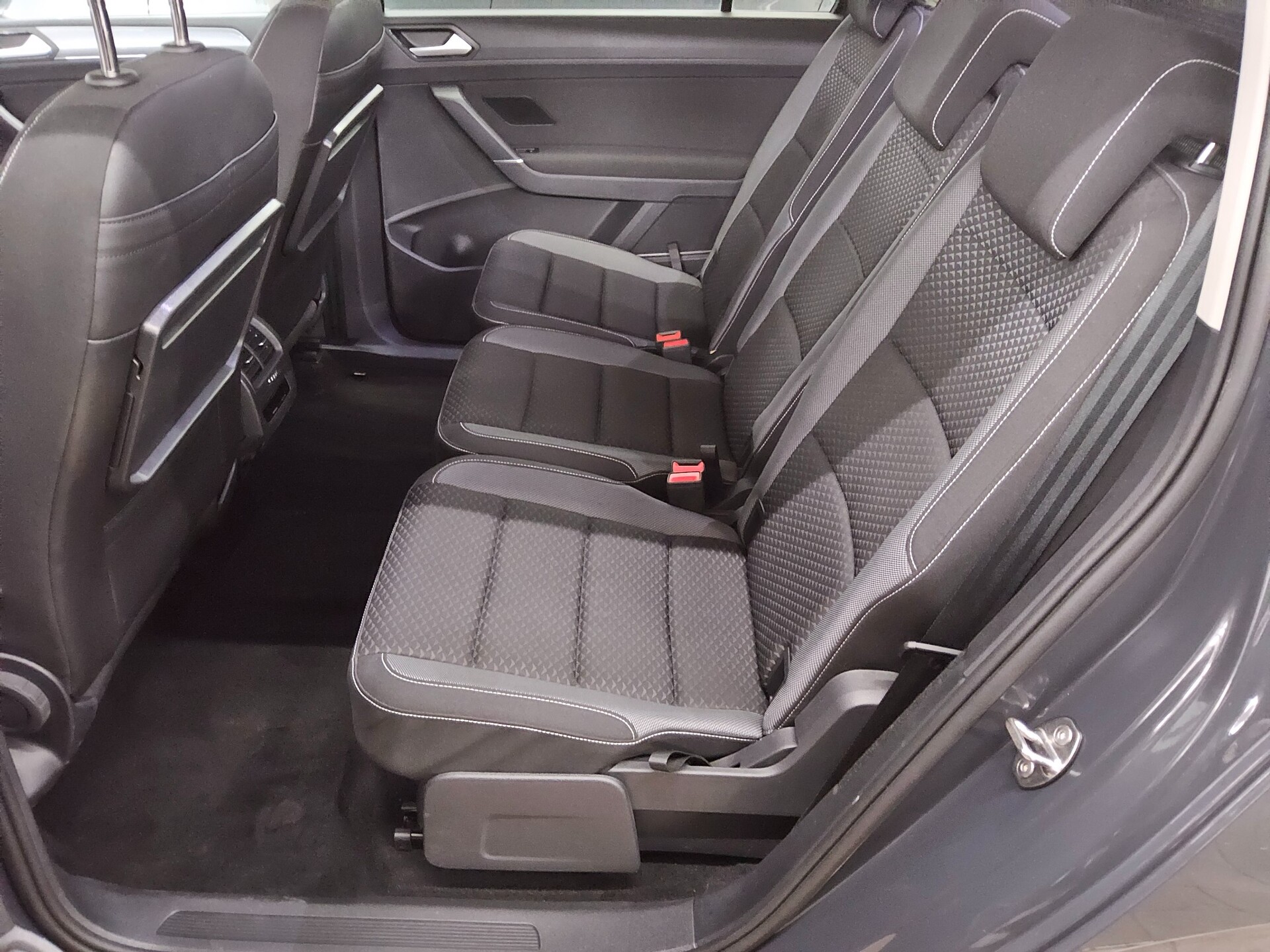 Volkswagen Touran 2.0 TDI Comf. Navi LED+ AID ACC AHK PDC 13