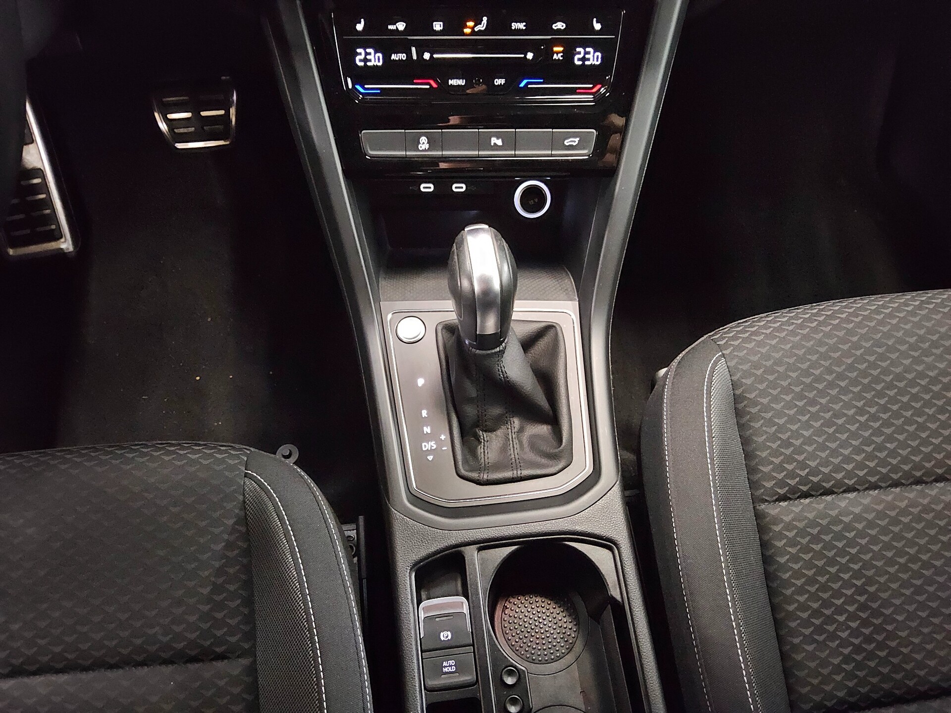 Volkswagen Touran 2.0 TDI Comf. Navi LED+ AID ACC AHK PDC 6