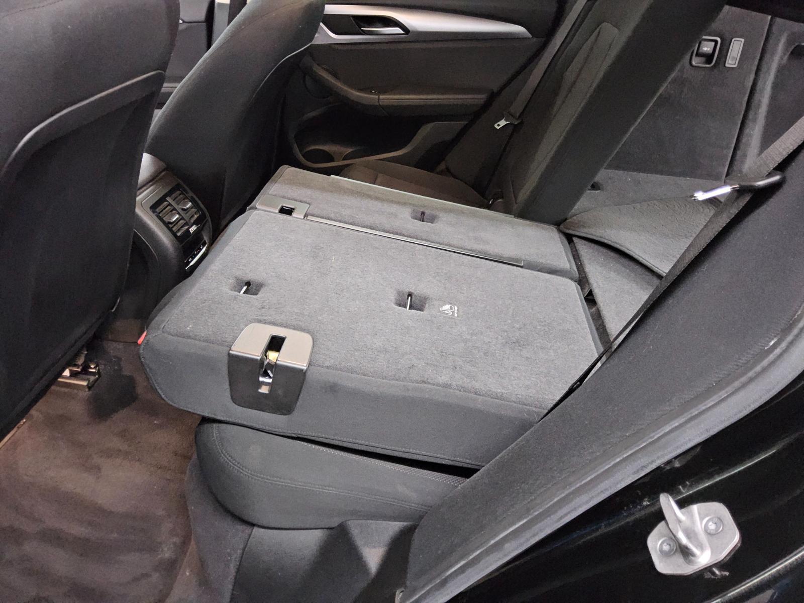 BMW X3 xDrive20d Navi LED AHK DA DAB PDC 12