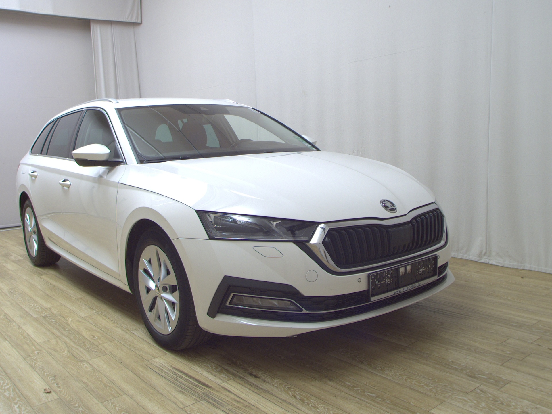 Skoda Octavia Kombi 2.0 TDI First Ed. DCC Navi HuD AID 3