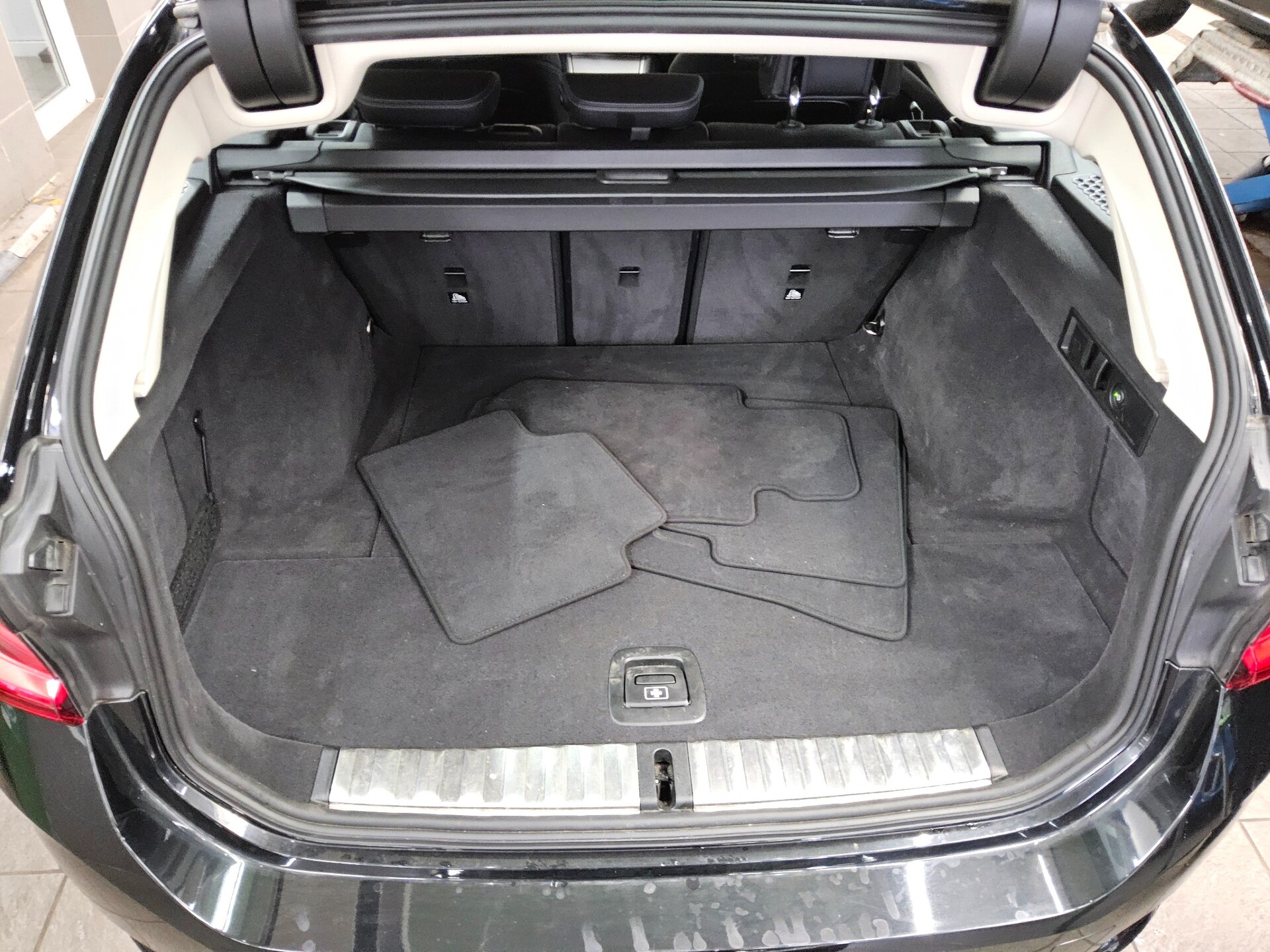 BMW 320dA Touring xDr T-Leder Navi LED Curved HuD 12