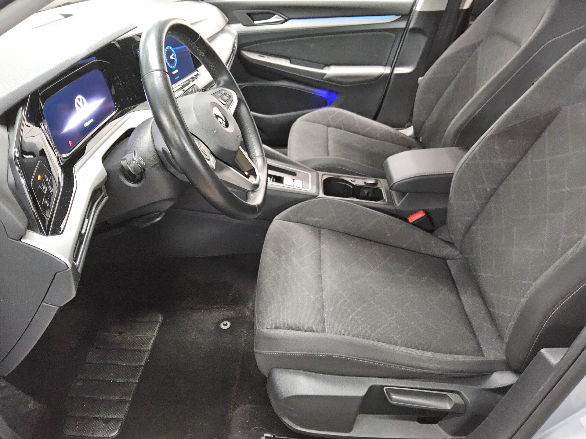 Volkswagen Golf-8 Var. 2.0 TDI Life Navi LED Shz ACC PDC DC 9