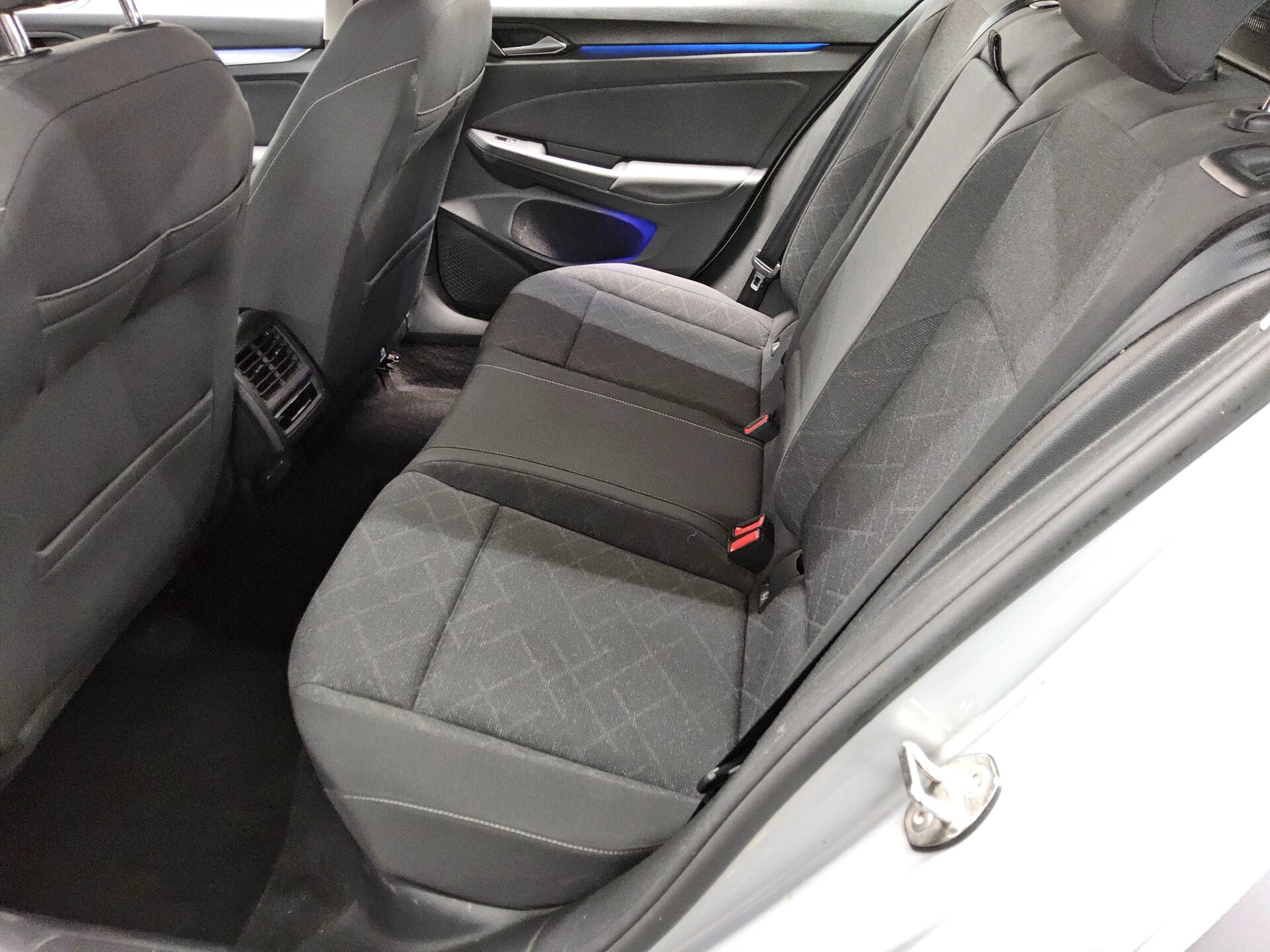 Volkswagen Golf-8 Var. 2.0 TDI Life Navi LED Shz ACC PDC DC 13