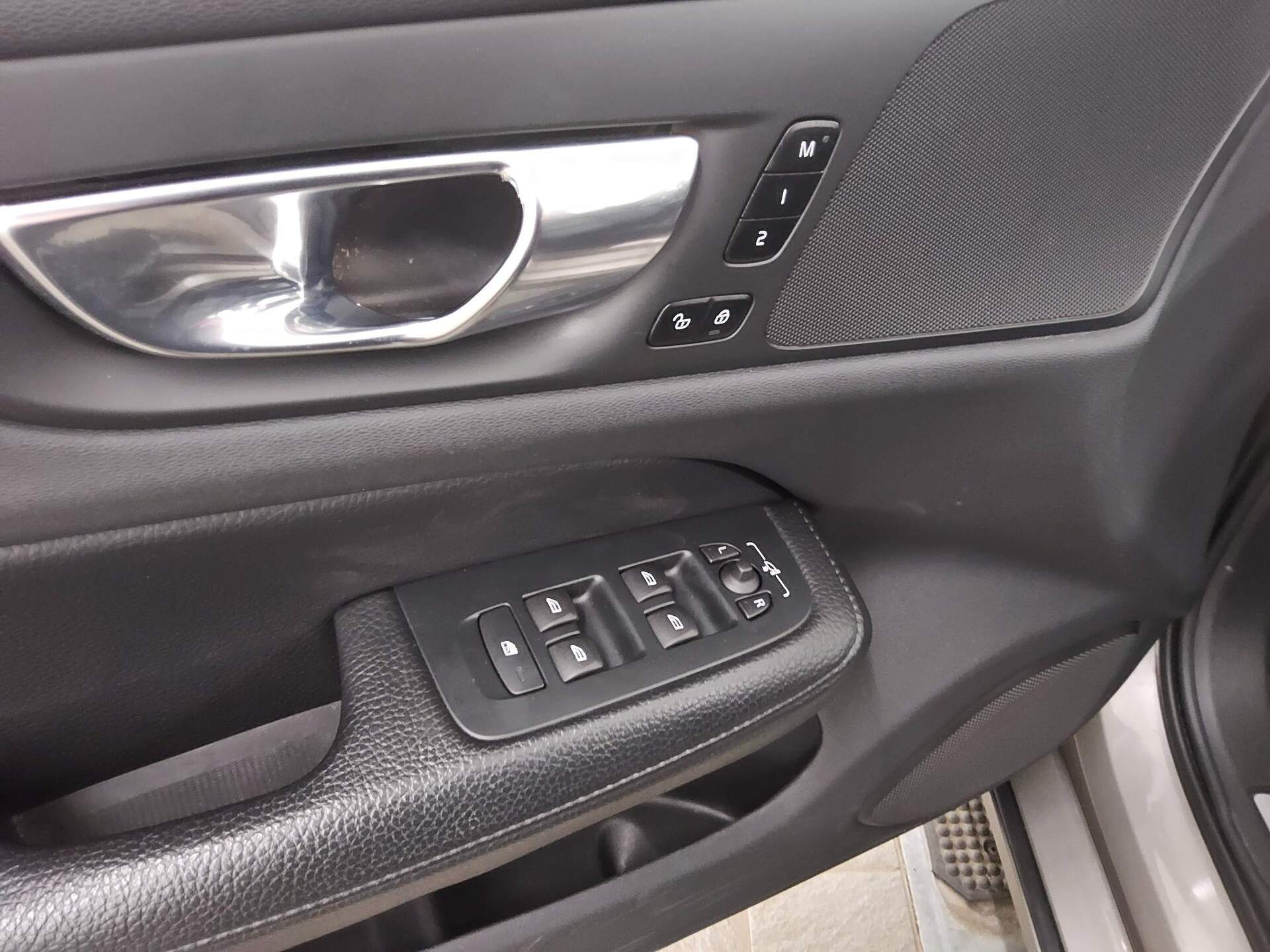 Volvo V60 B4 Inscription Navi LED Panorama AHK Kamera 10