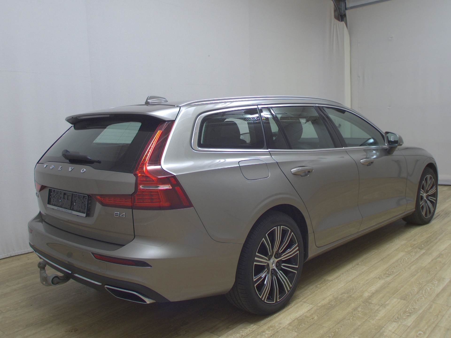 Volvo V60 B4 Inscription Navi LED Panorama AHK Kamera 4