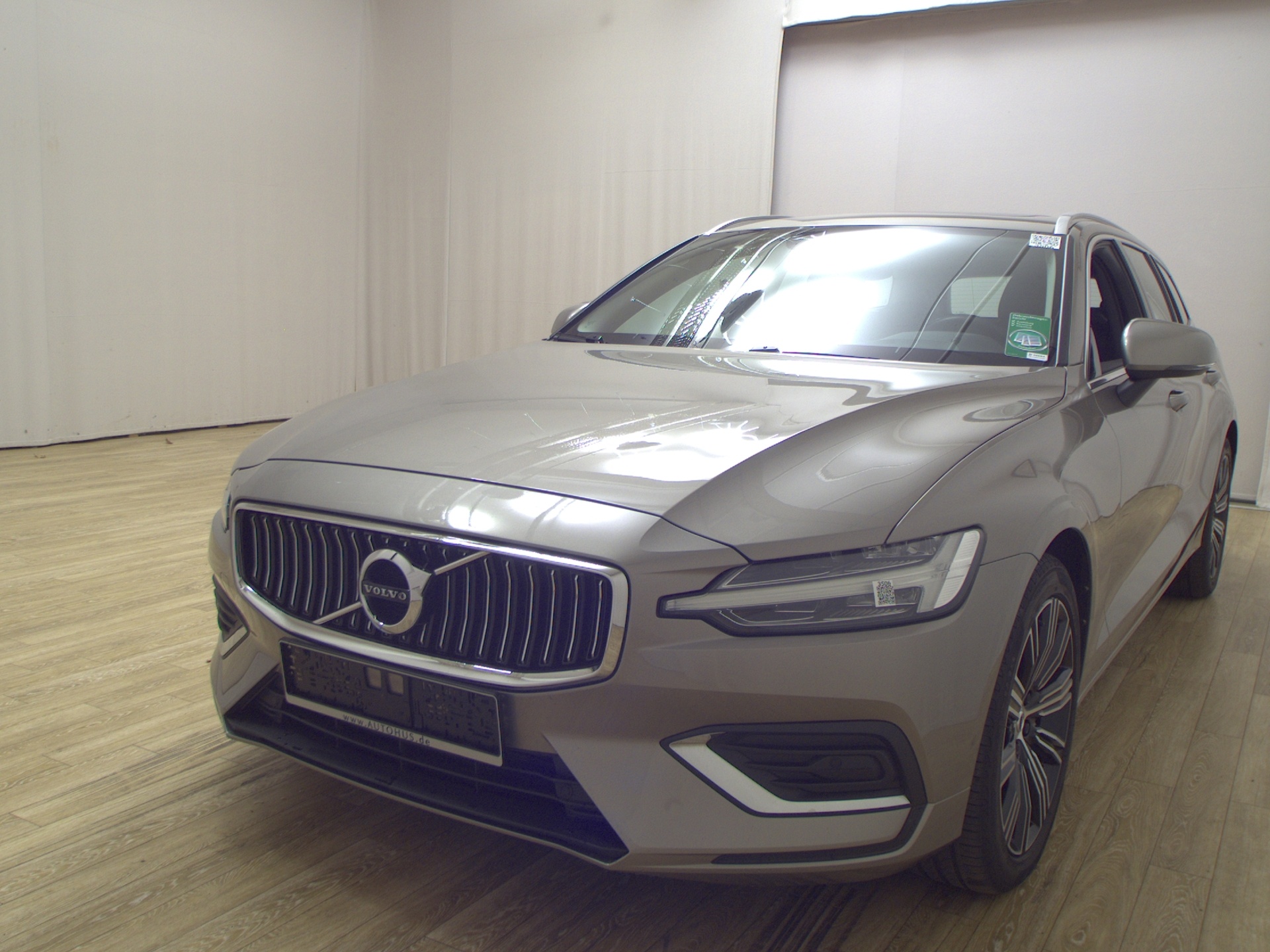 Volvo V60 B4 Inscription Navi LED Panorama AHK Kamera 2