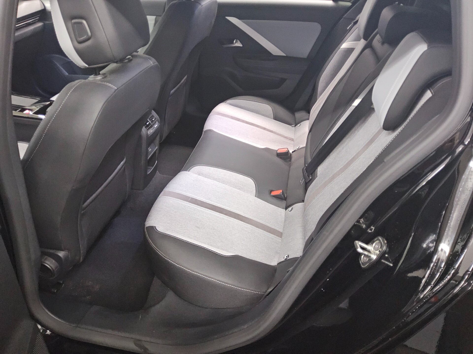 Opel Astra ST 1.5 D Business Elegance Navi LED RfK 13