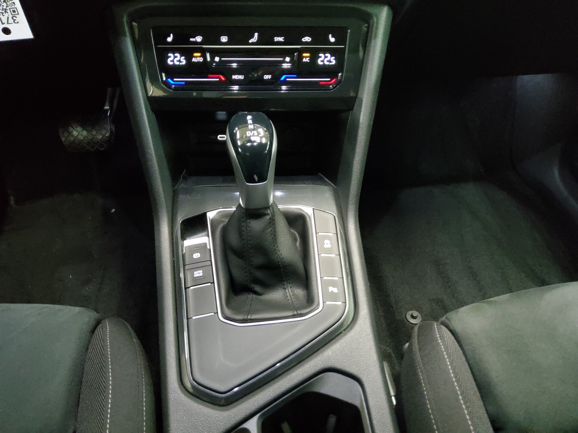 Volkswagen Tiguan 2.0 TDI Life Navi LED RfK AHK ACC PDC Shz 6