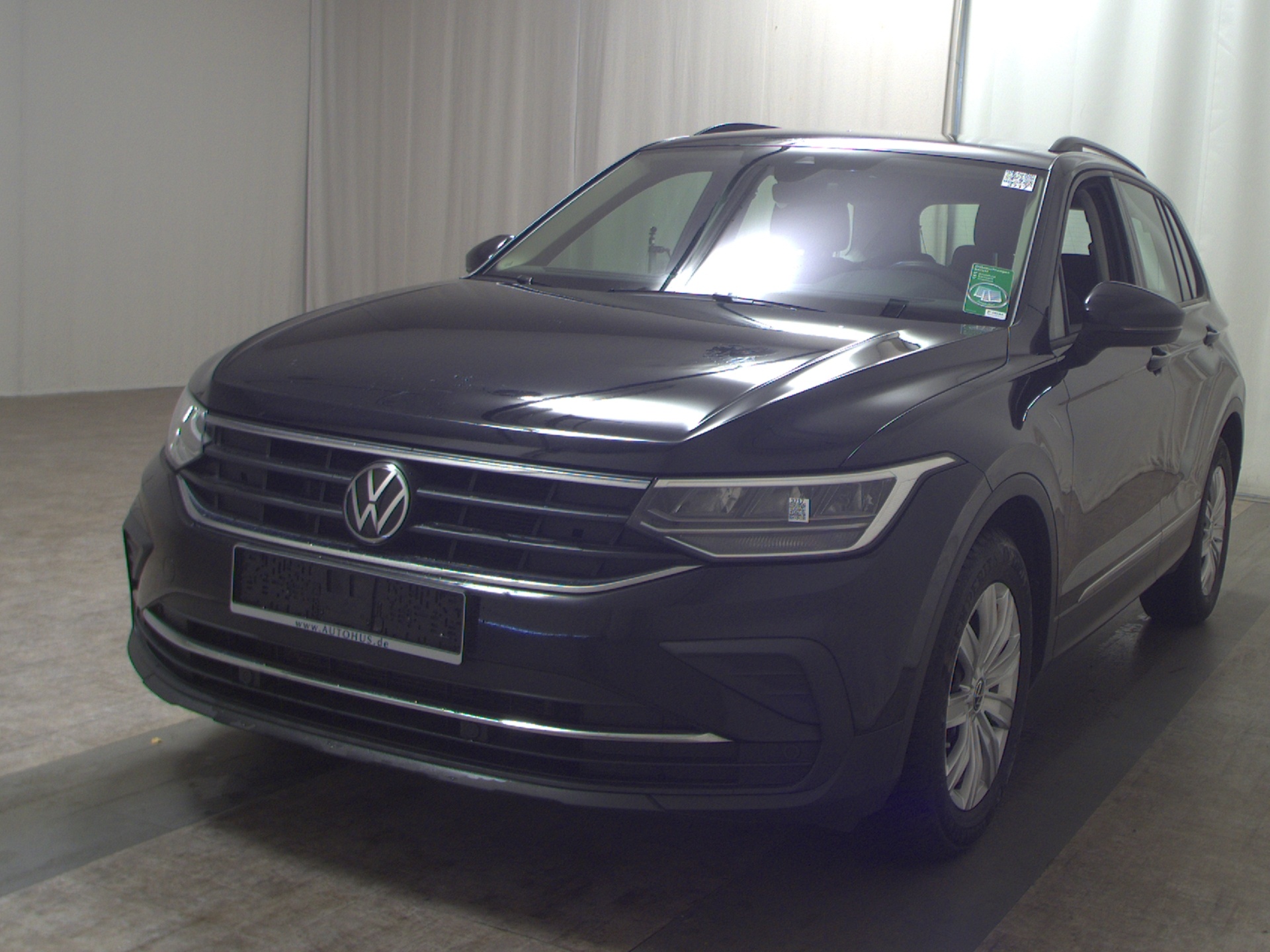 Volkswagen Tiguan 2.0 TDI Life Navi LED RfK AHK ACC PDC Shz 2