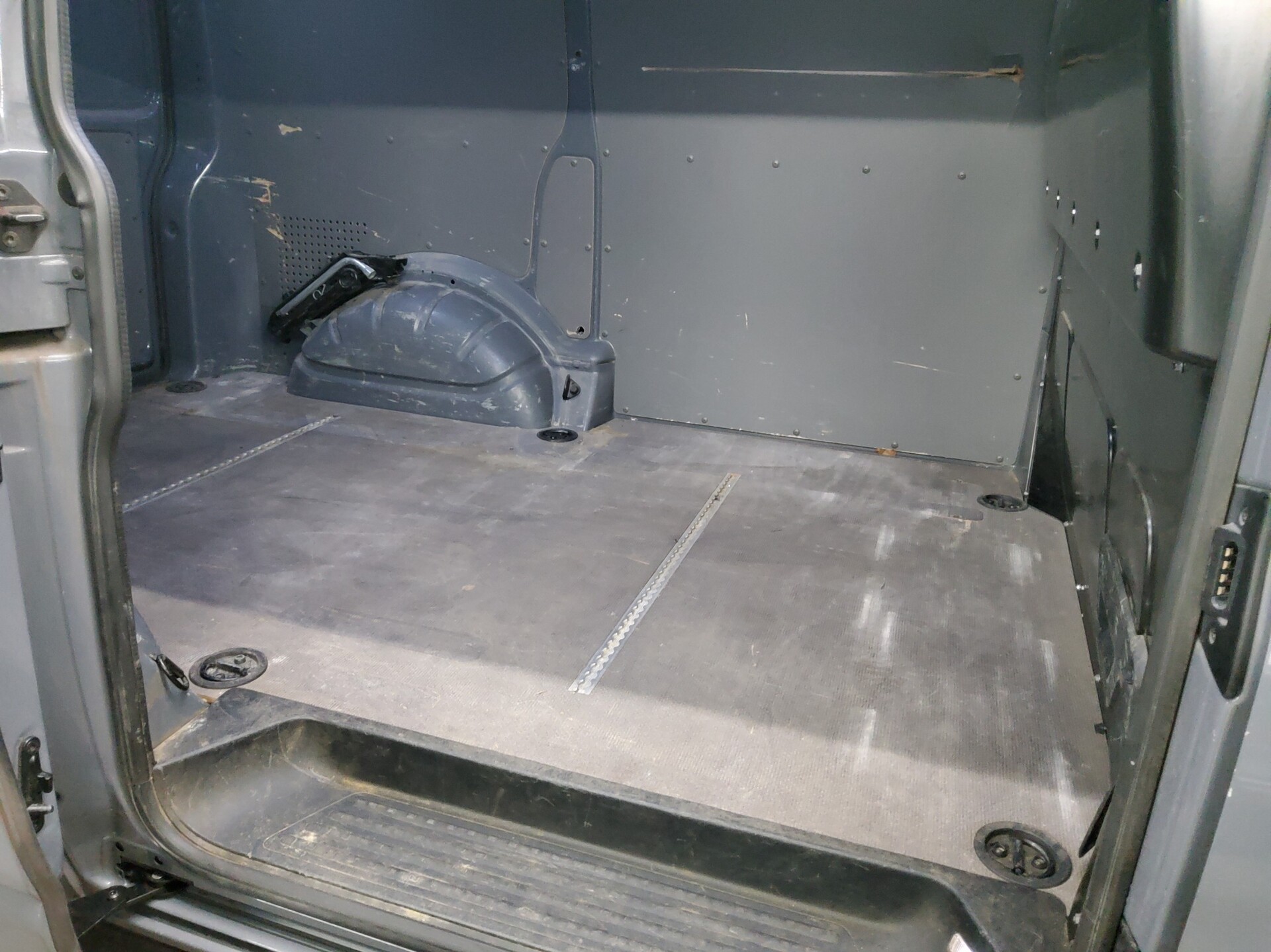 Volkswagen T6.1 2.0 TDI 4M Kasten AHK PDC Tempomat 12