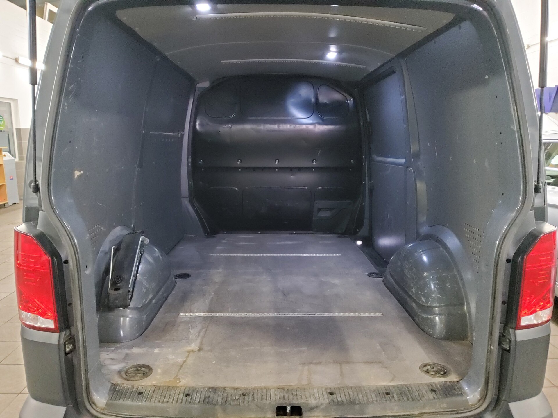 Volkswagen T6.1 2.0 TDI 4M Kasten AHK PDC Tempomat 11