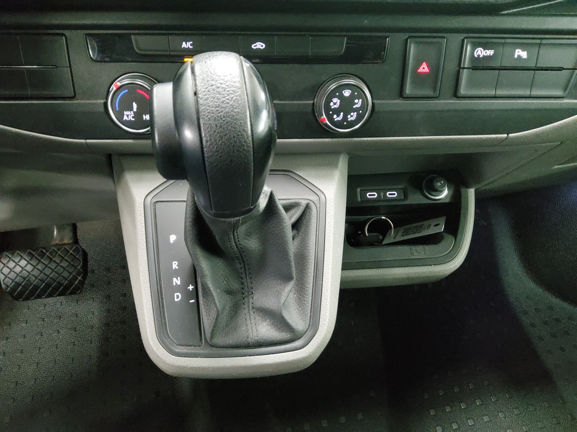 Volkswagen T6.1 2.0 TDI 4M Kasten AHK PDC Tempomat 6