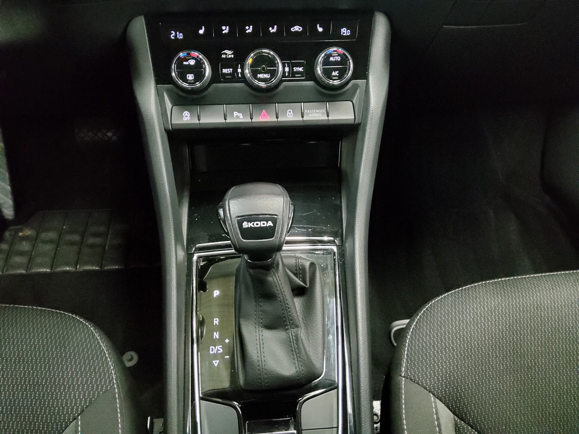 Skoda Kodiaq 1.5 TSI Ambition Navi LED DC RFK AHK 6