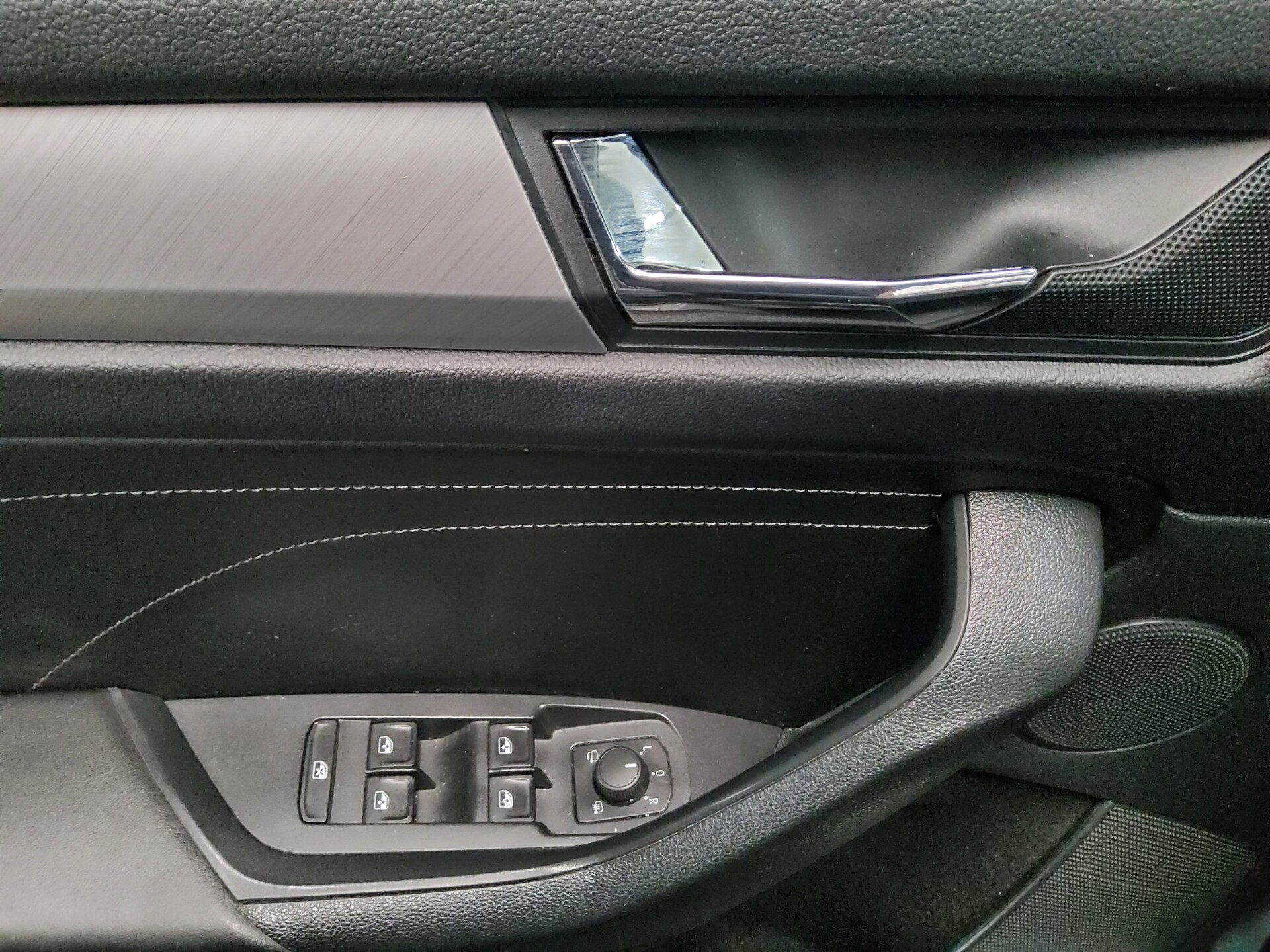 Skoda Kodiaq 1.5 TSI Ambition Navi LED DC RFK AHK 10