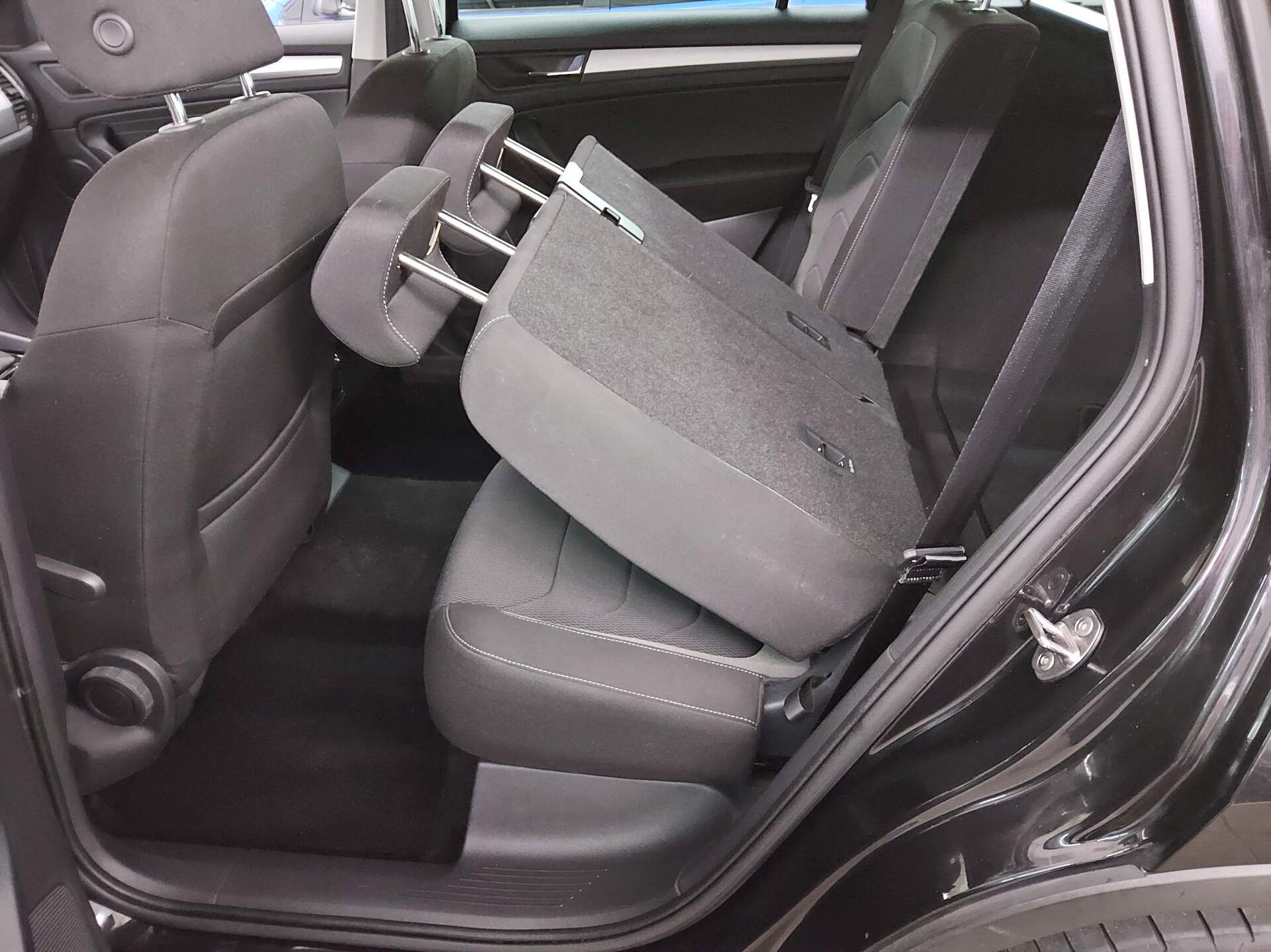 Skoda Kodiaq 2.0 TDI Ambition Navi LED vc AHK RfK ACC 13