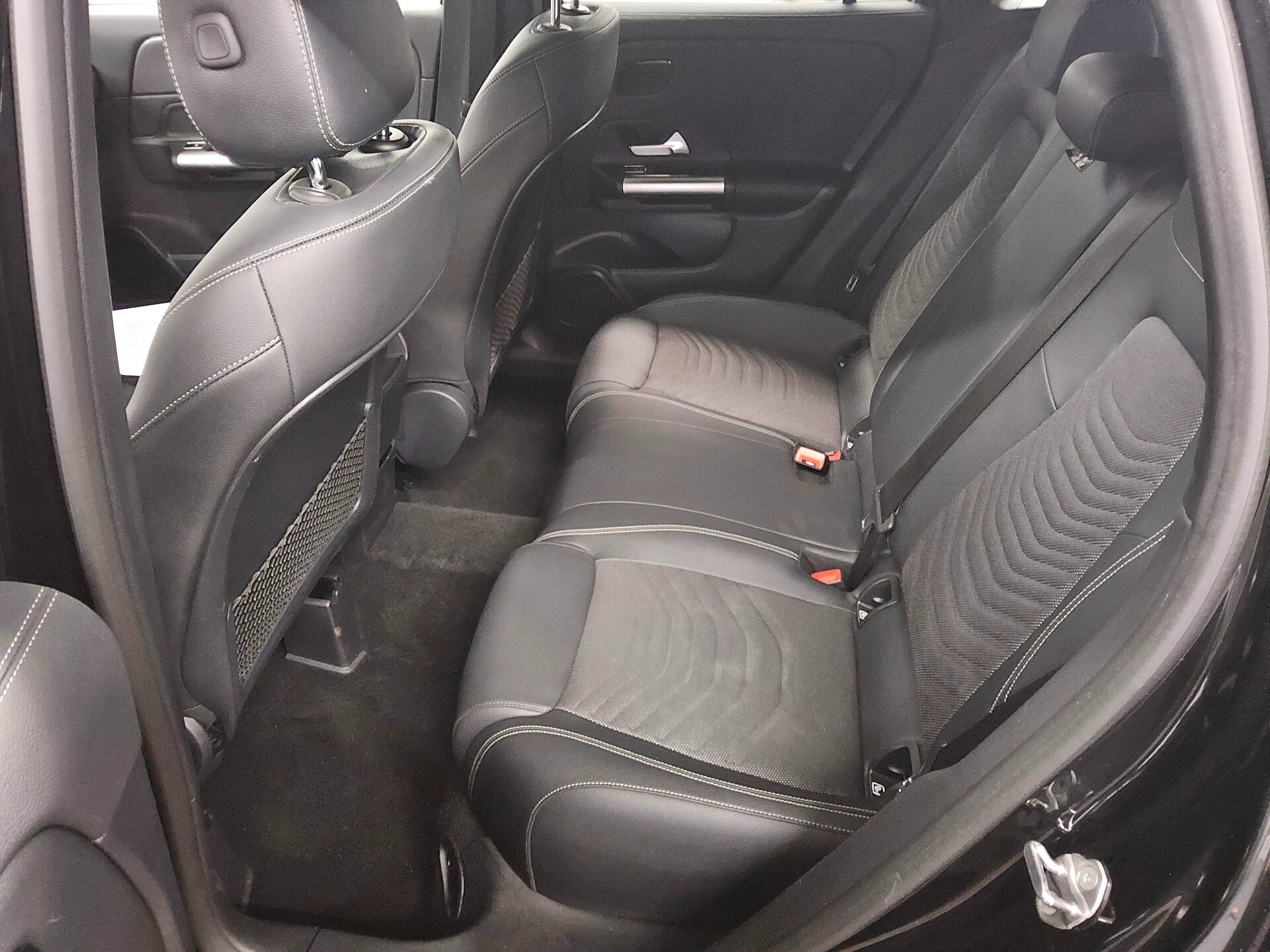 Mercedes-Benz GLA 200 d Progressive T-Leder Navi Sound AHK 13