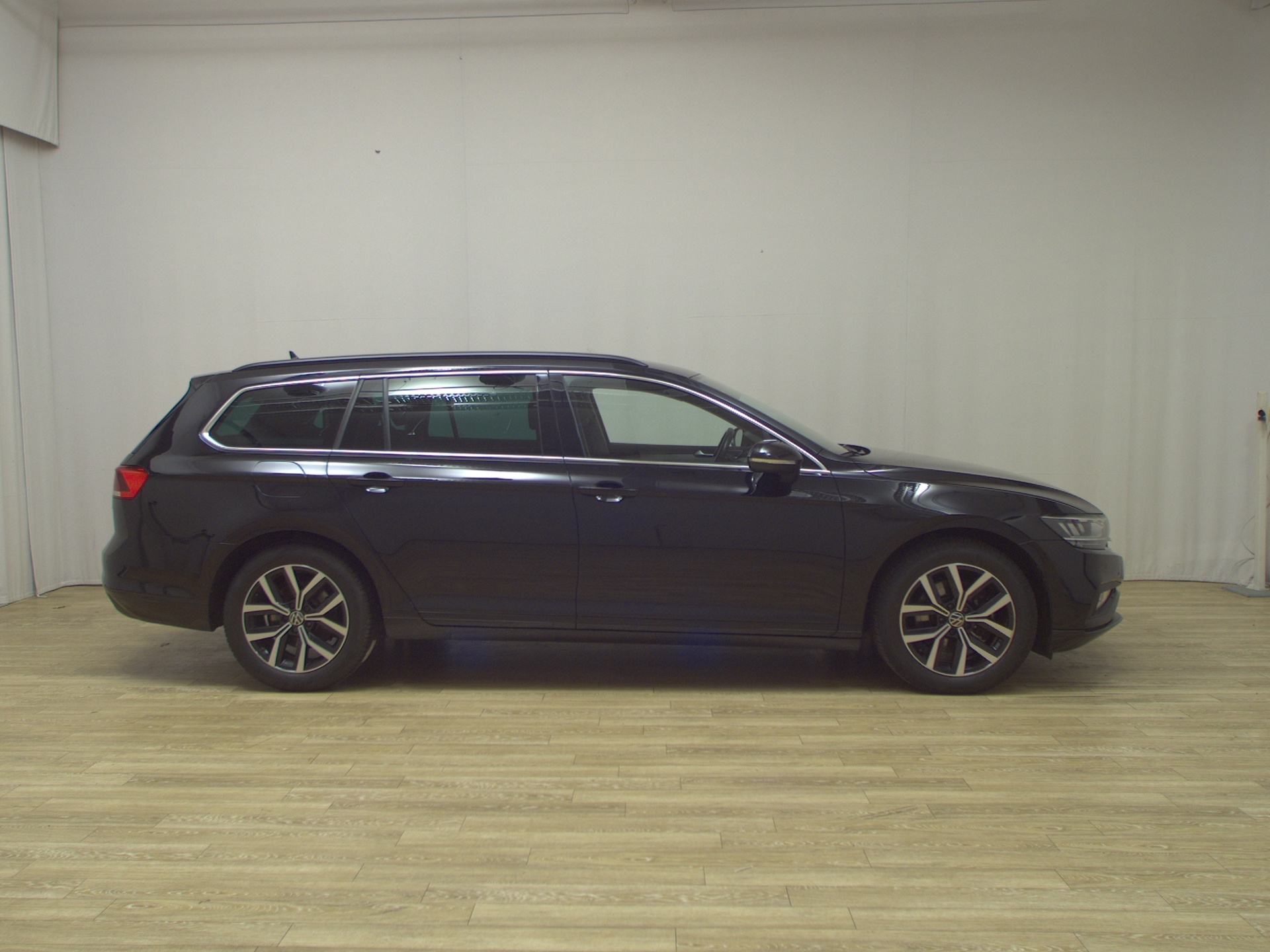 Volkswagen Passat Var. 2.0 TDI Business Leder Navi LED AID