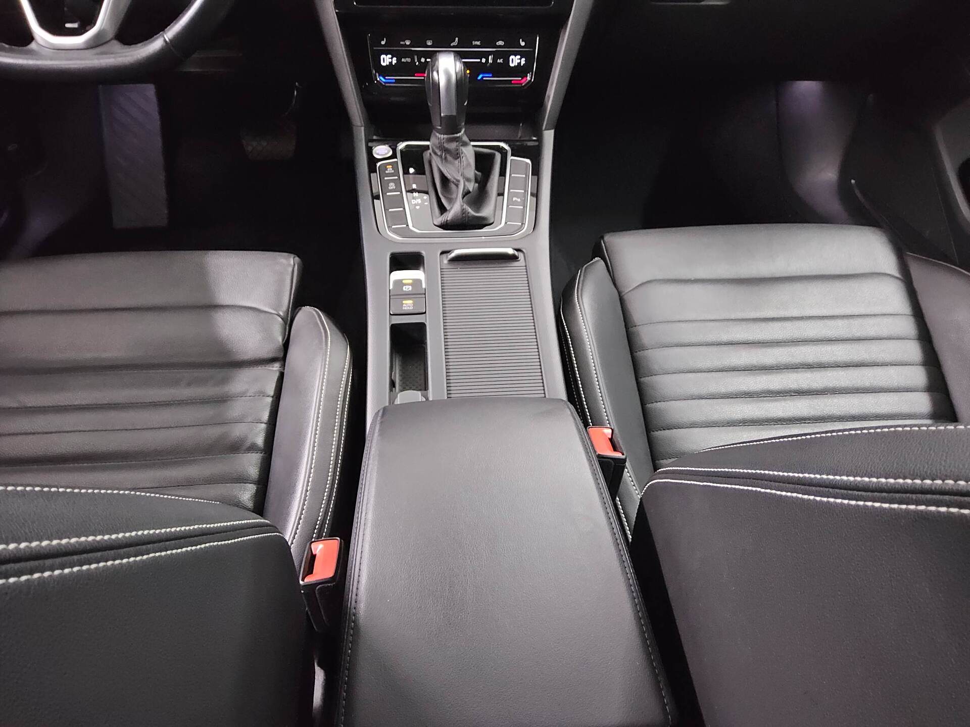 Volkswagen Passat Var. 2.0 TDI Business Leder Navi LED AID 6