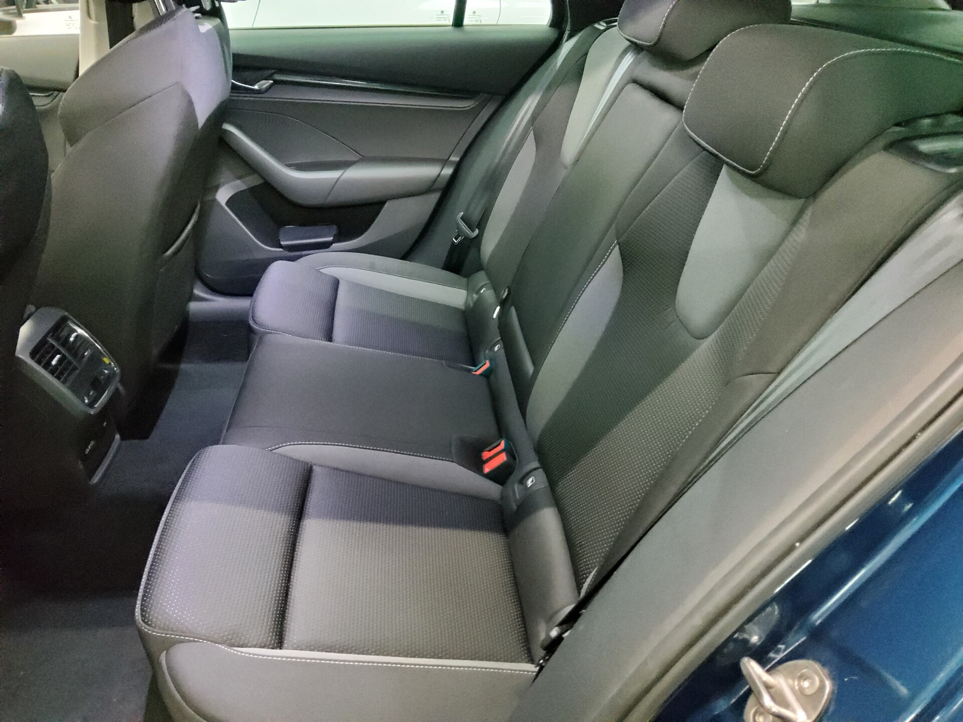 Skoda Octavia Kombi 1.0 TSI Tour Navi LED vc AHK PDC 13