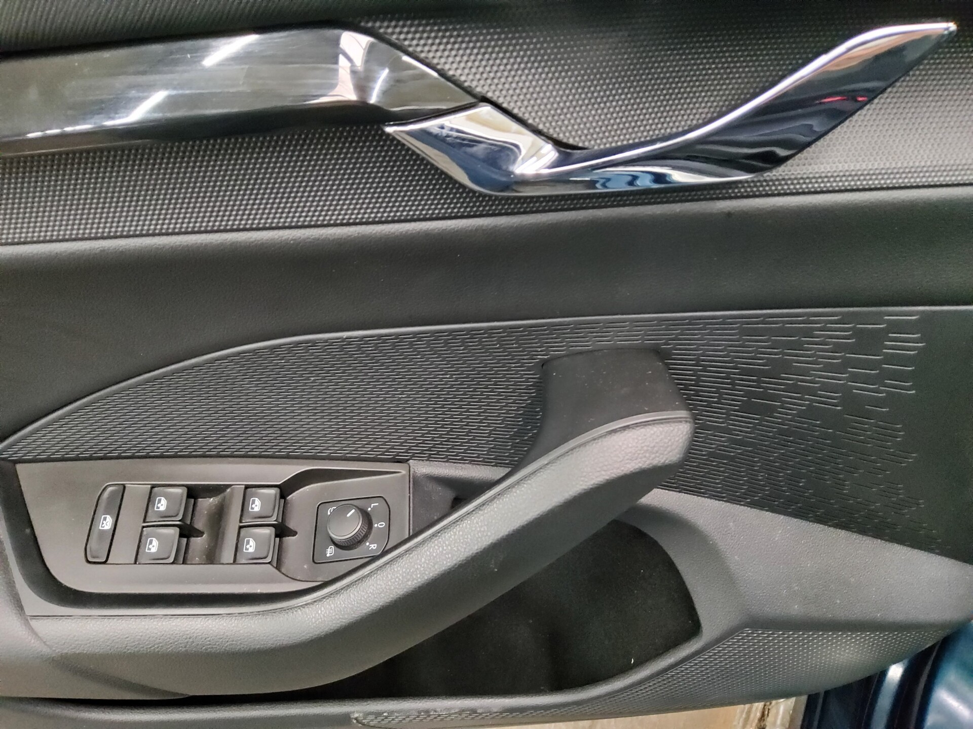 Skoda Octavia Kombi 1.0 TSI Tour Navi LED vc AHK PDC 10