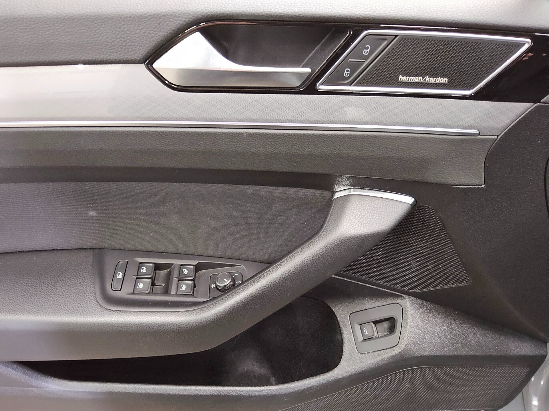 Volkswagen Passat Var. 2.0 TDI Business Navi LED RFK H-K 9