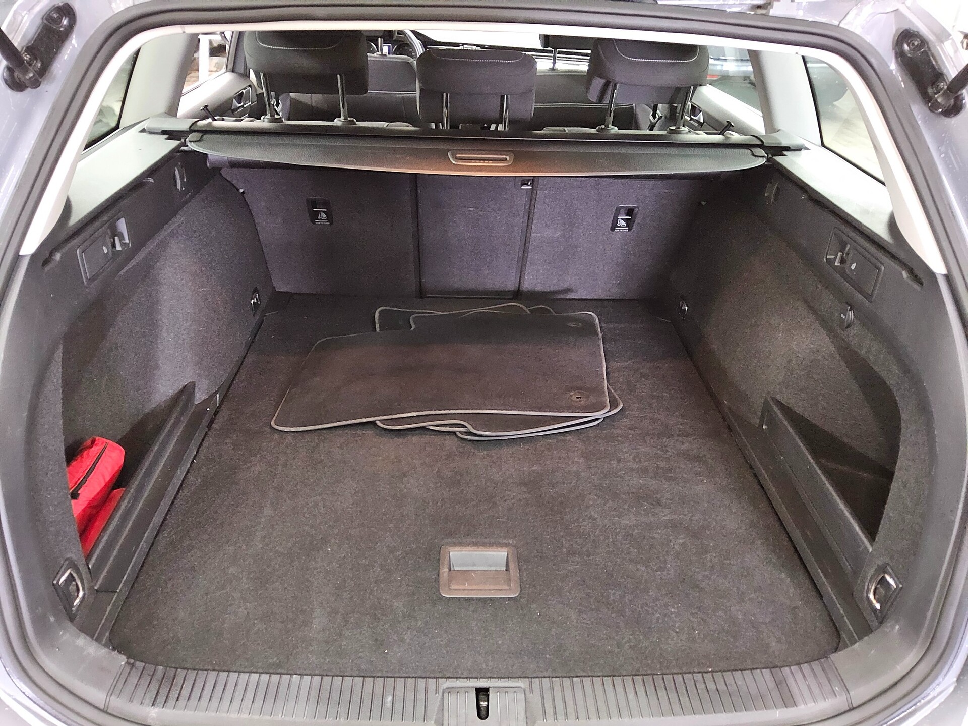 Volkswagen Passat Var. 2.0 TDI Business Navi LED RFK H-K 11