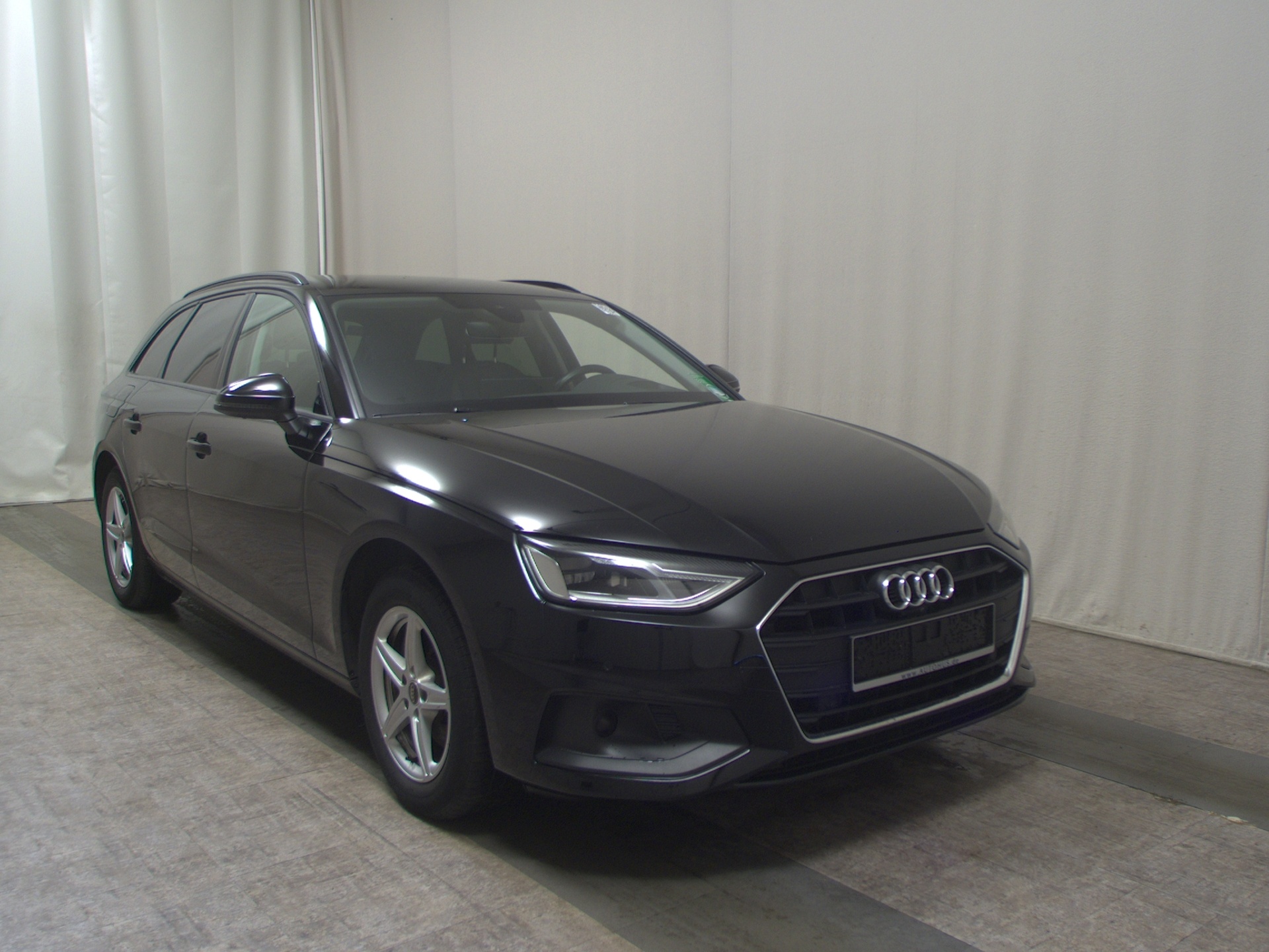 Audi A4 Avant 35 TDI Navi LED RFK HuD AHK ACC Shz PDC 3