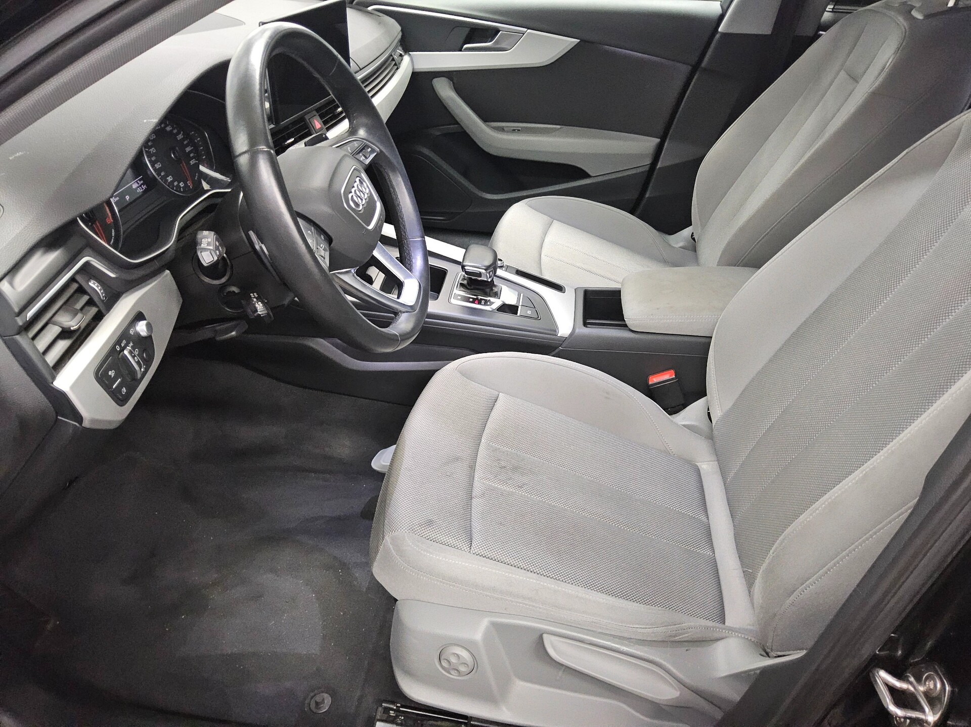 Audi A4 Avant 35 TDI Navi LED RFK HuD AHK ACC Shz PDC 8