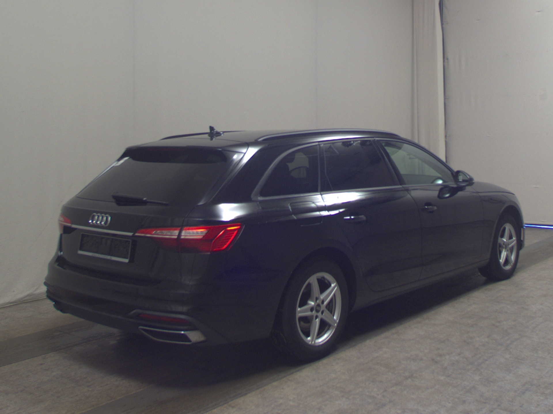 Audi A4 Avant 35 TDI Navi LED RFK HuD AHK ACC Shz PDC 4