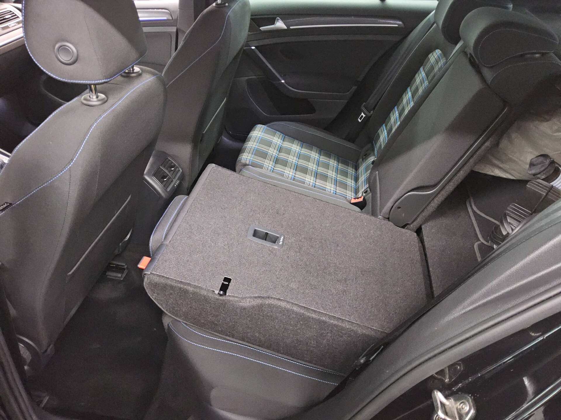 Volkswagen Golf-7 GTE 1.4 TSI Navi LED ACC 12