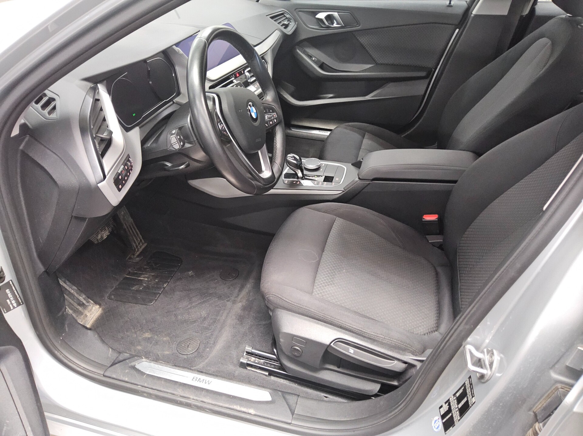 BMW 118dA Advantage Navi LED AHK ACC PDC Shz 9