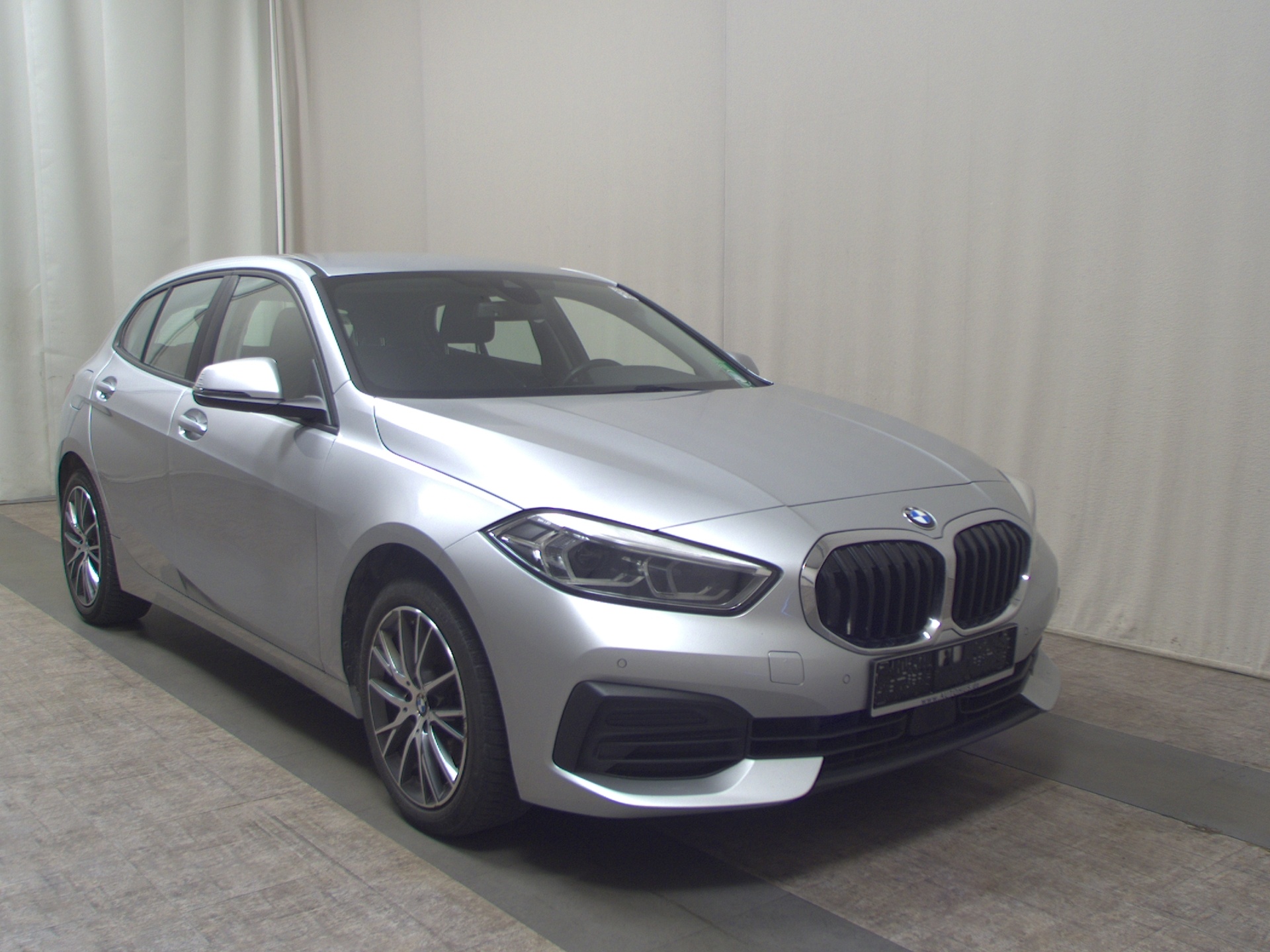 BMW 118dA Advantage Navi LED AHK ACC PDC Shz 3