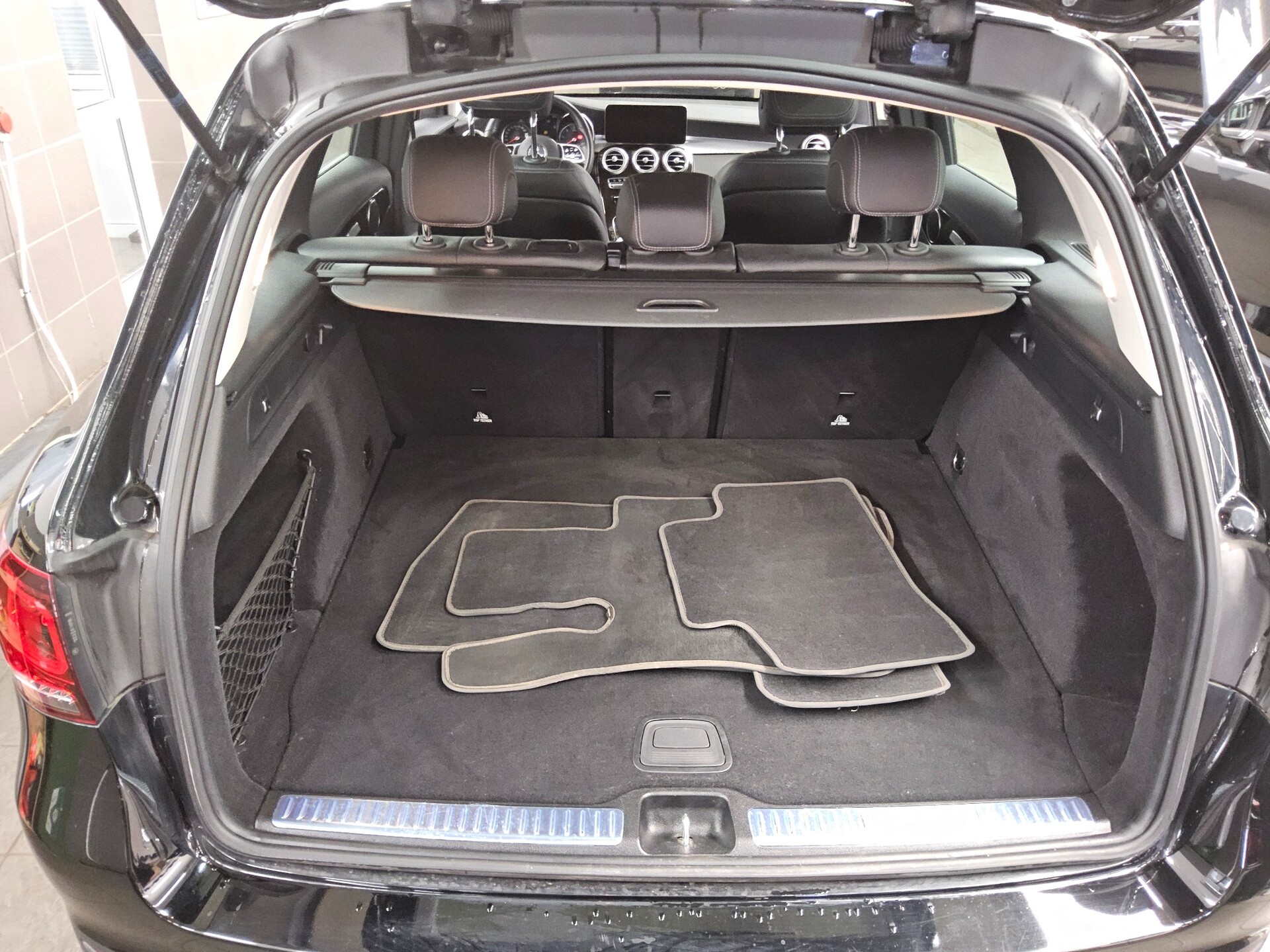 Mercedes-Benz GLC 220 d 4M T-Leder Navi LED AHK Distronic+ 11