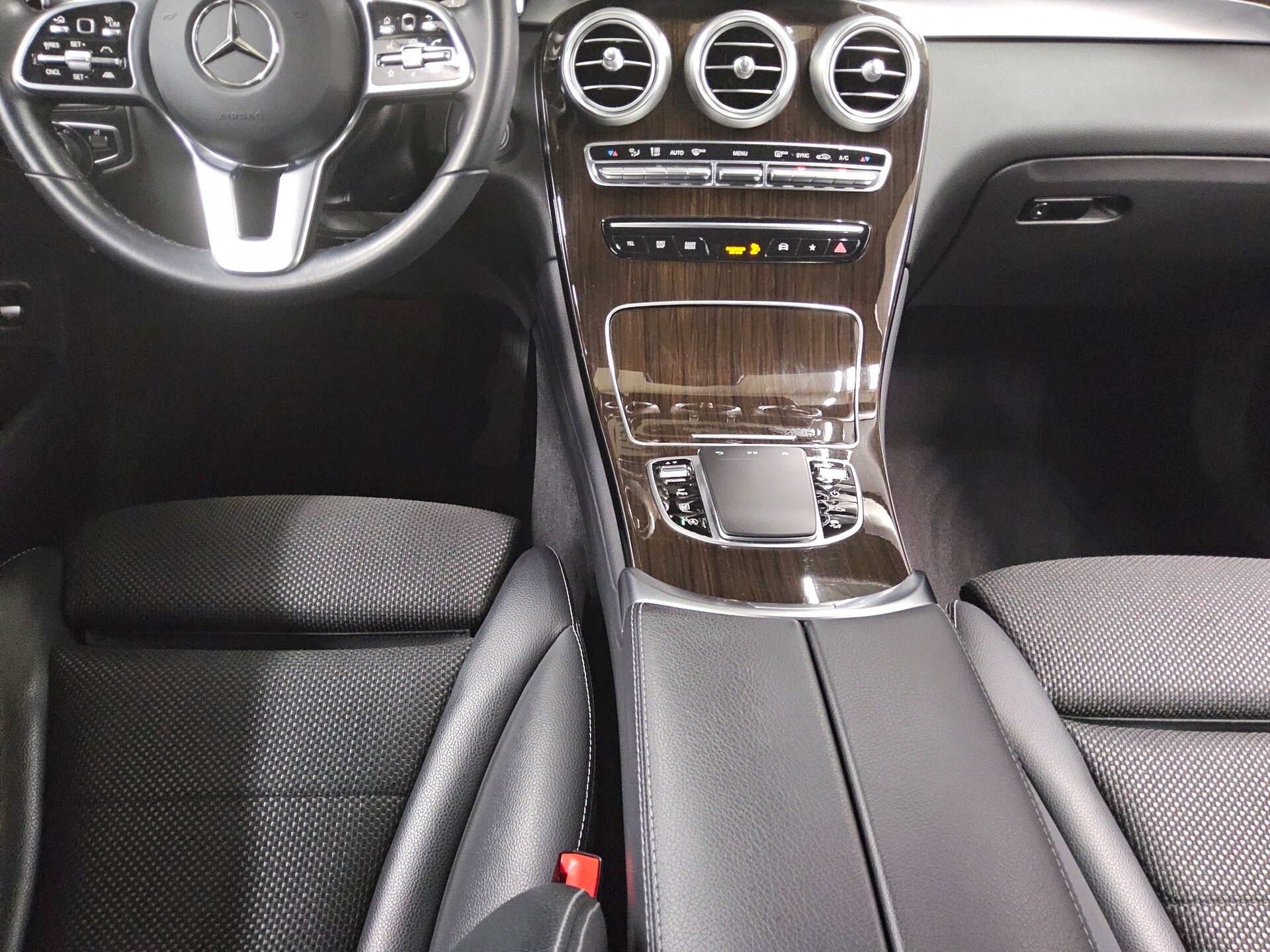 Mercedes-Benz GLC 220 d 4M T-Leder Navi LED AHK Distronic+ 6