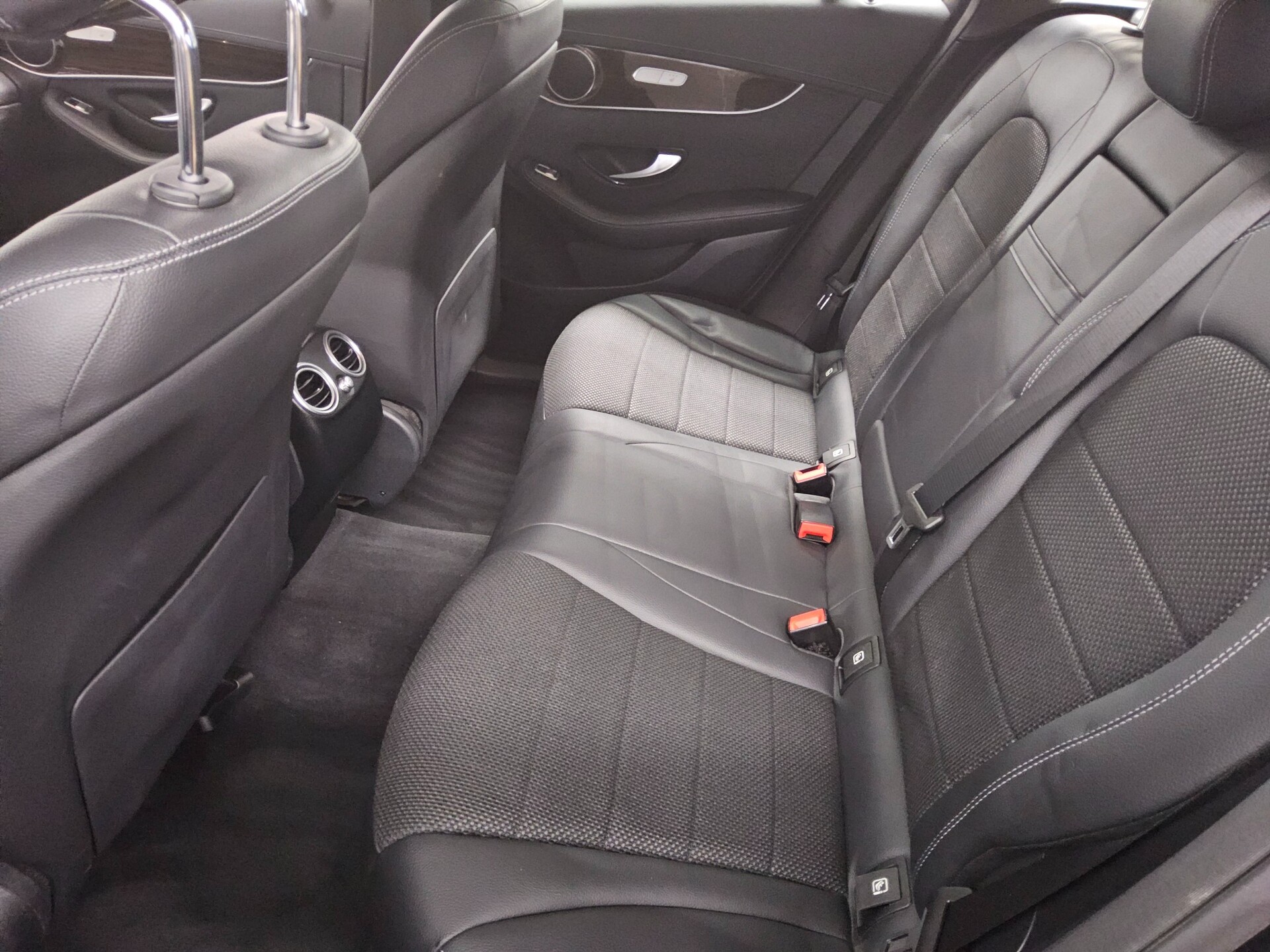 Mercedes-Benz GLC 220 d 4M T-Leder Navi LED AHK Distronic+ 13