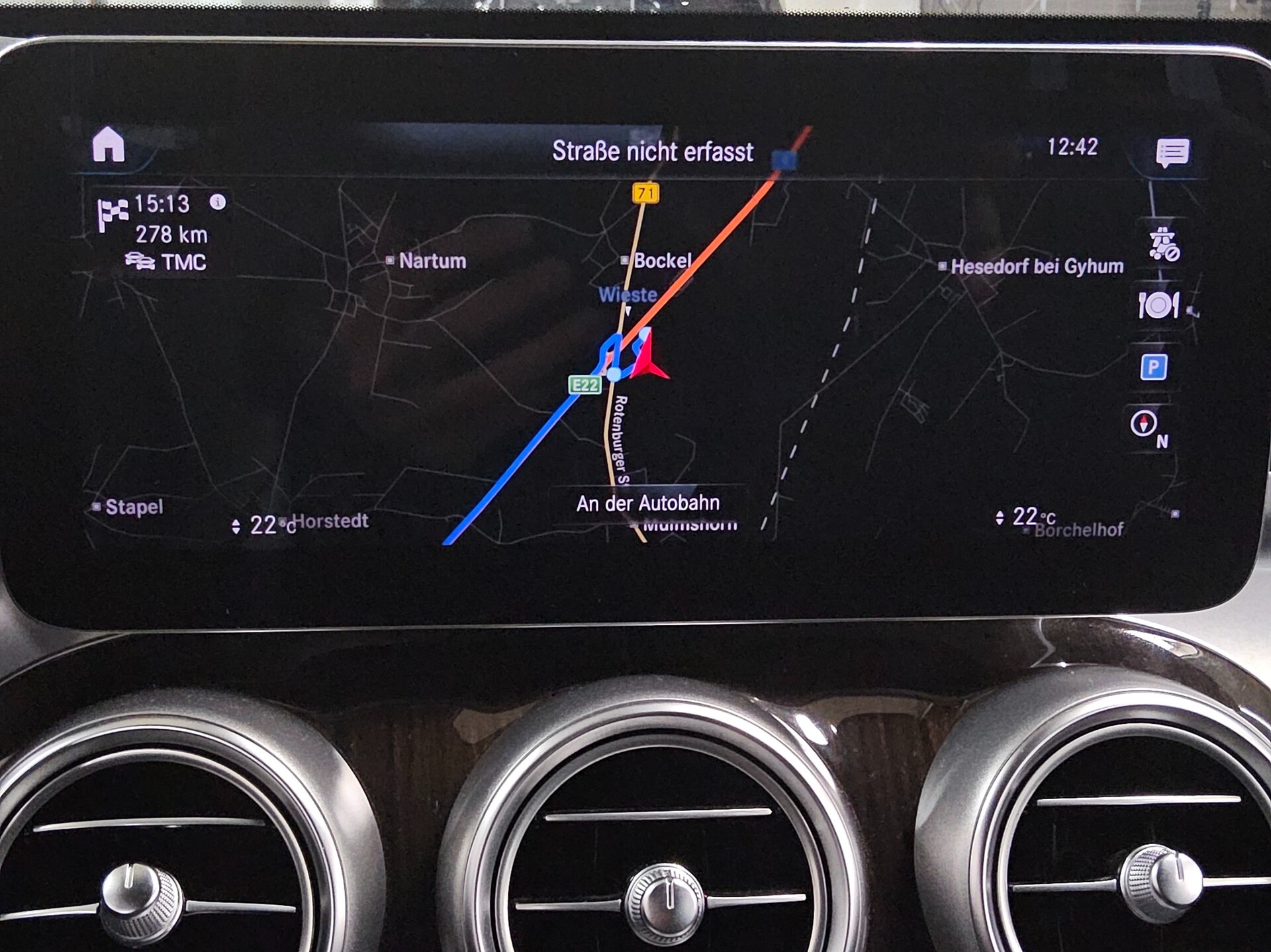 Mercedes-Benz GLC 220 d 4M T-Leder Navi LED AHK Distronic+ 7