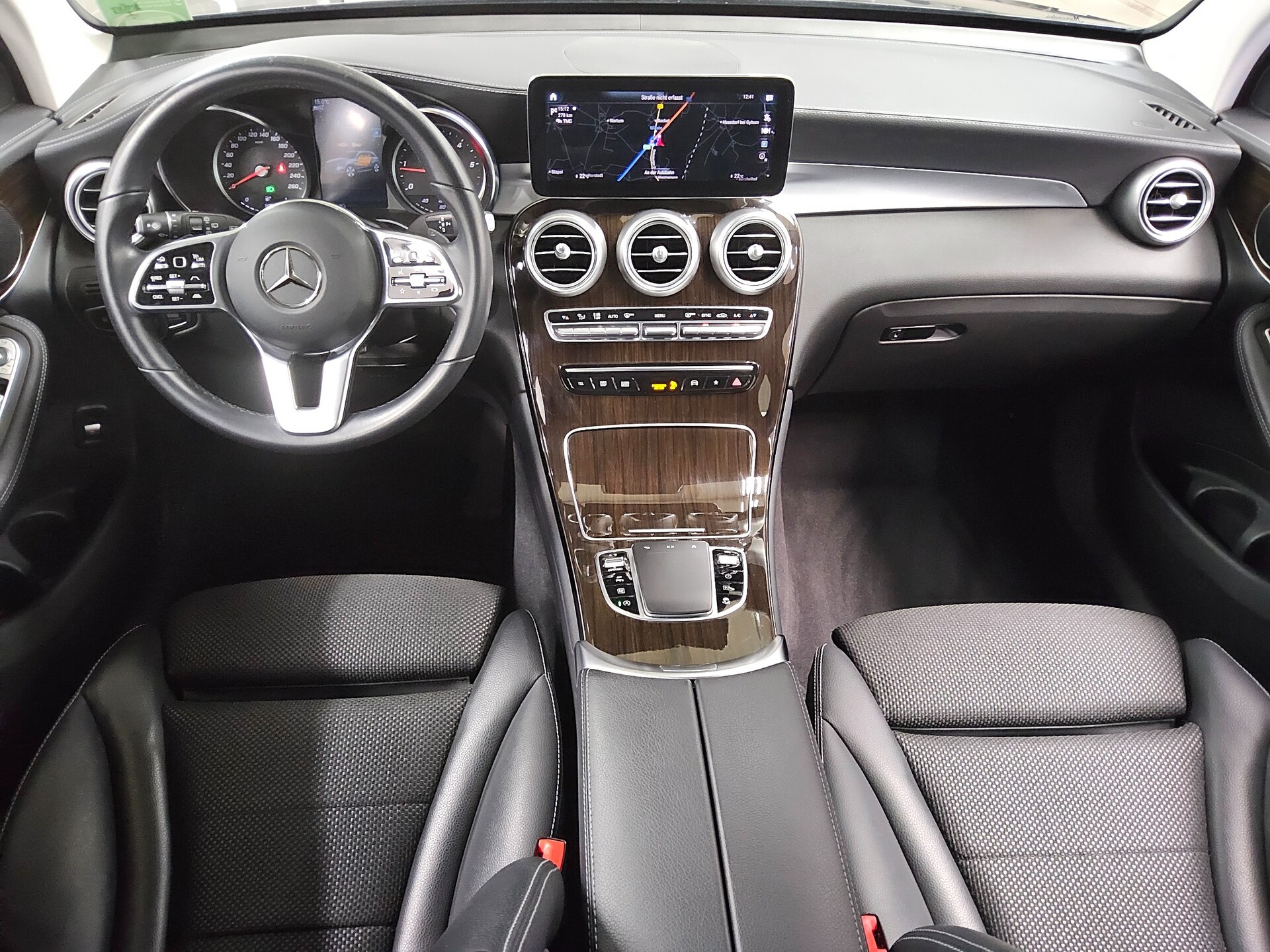 Mercedes-Benz GLC 220 d 4M T-Leder Navi LED AHK Distronic+ 5