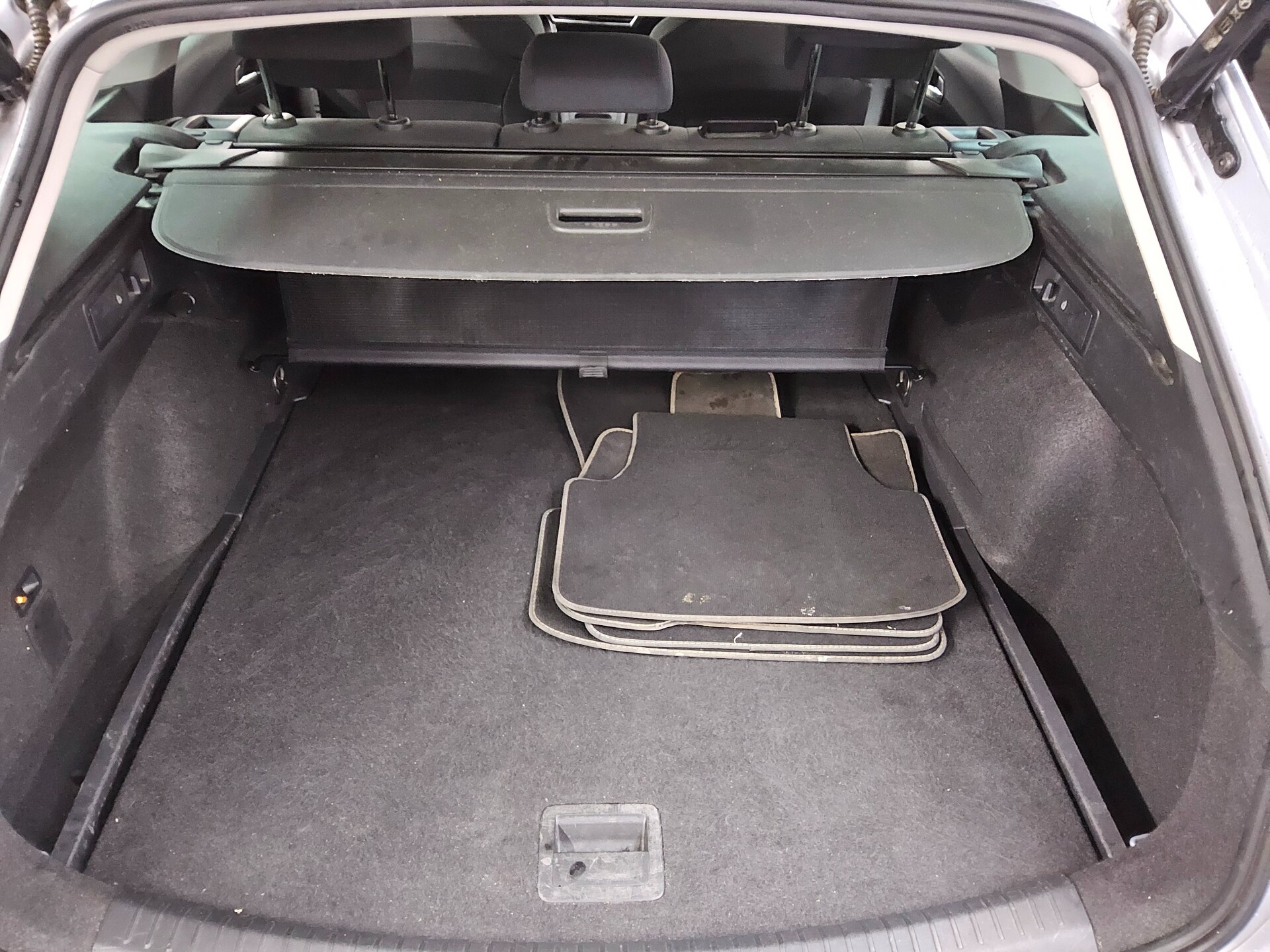 Seat Leon Sportstourer 2.0 TDI Style Navi AHK LED 12