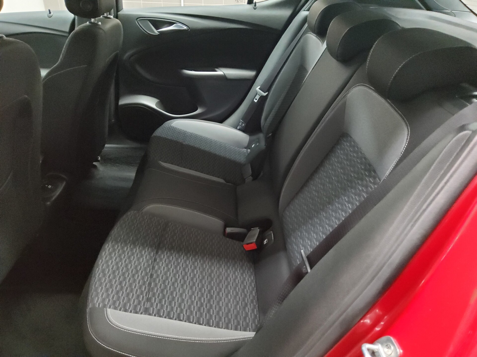 Opel Astra 1.2 Turbo Business Ed. Navi LED DAB PDC 13