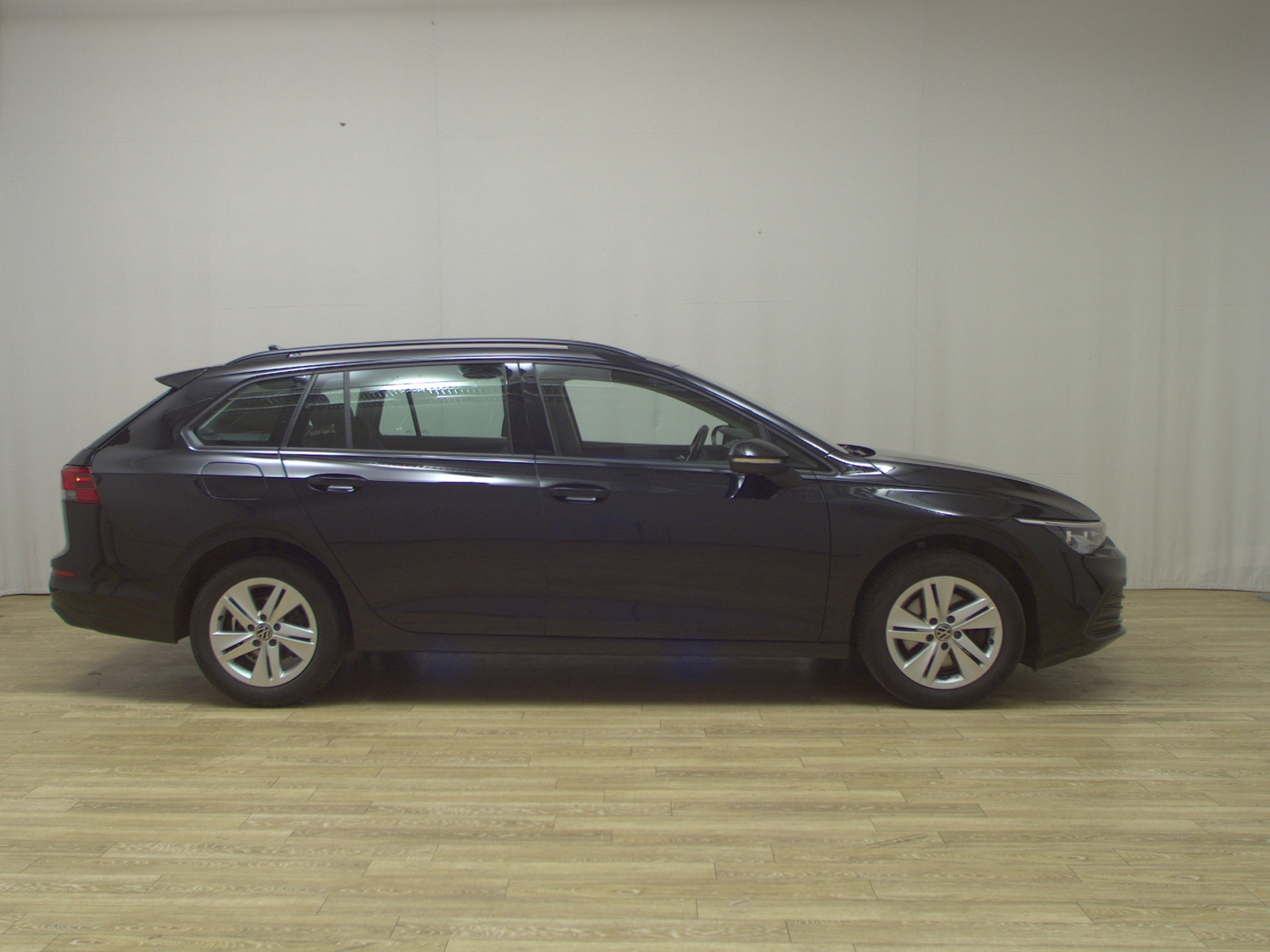 Volkswagen Golf-8 Var. 2.0 TDI Life Navi LED+ DC ACC Shz