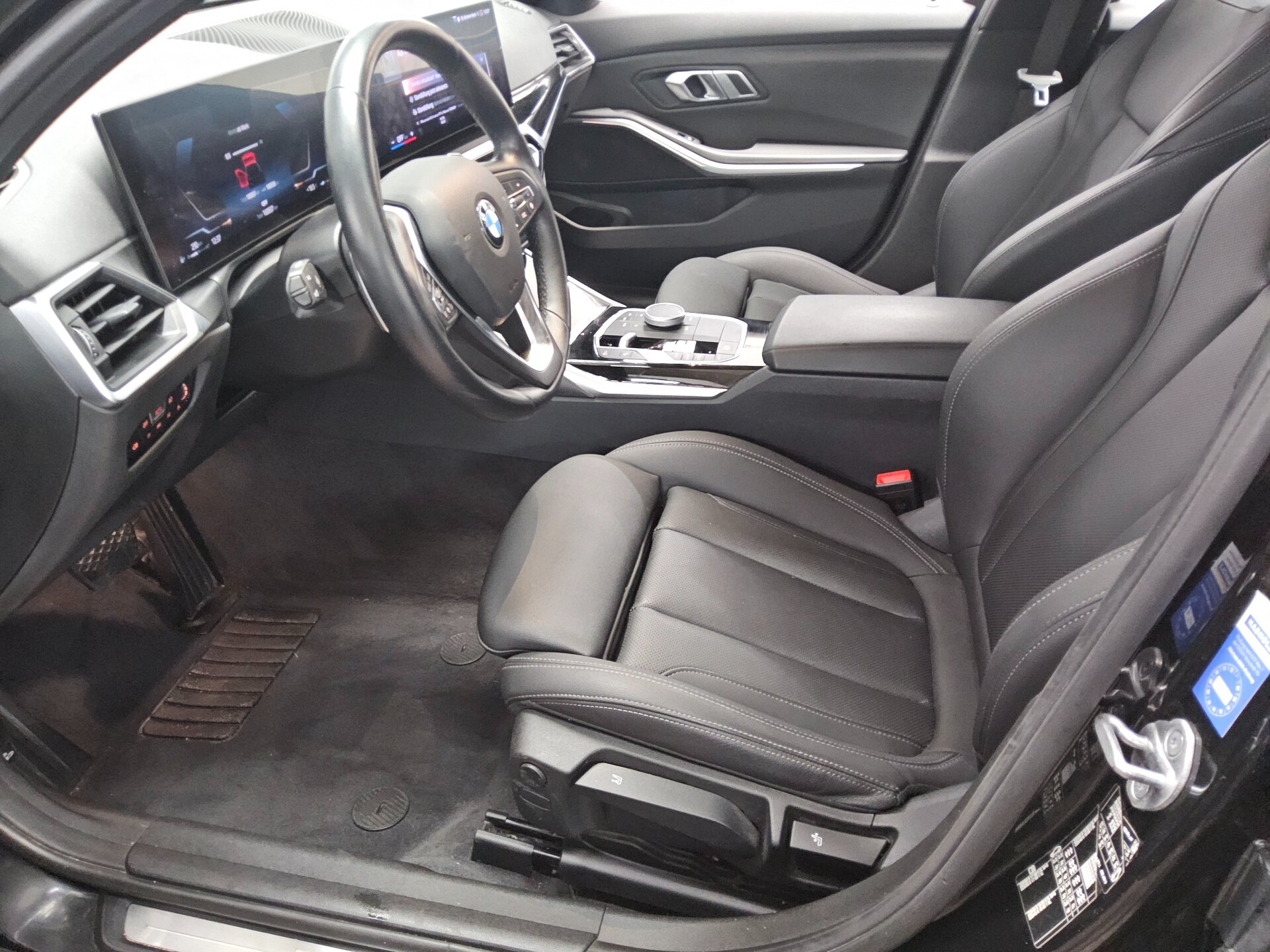 BMW 318dA Touring Leder Navi LED RFK ACC Ambiente 9