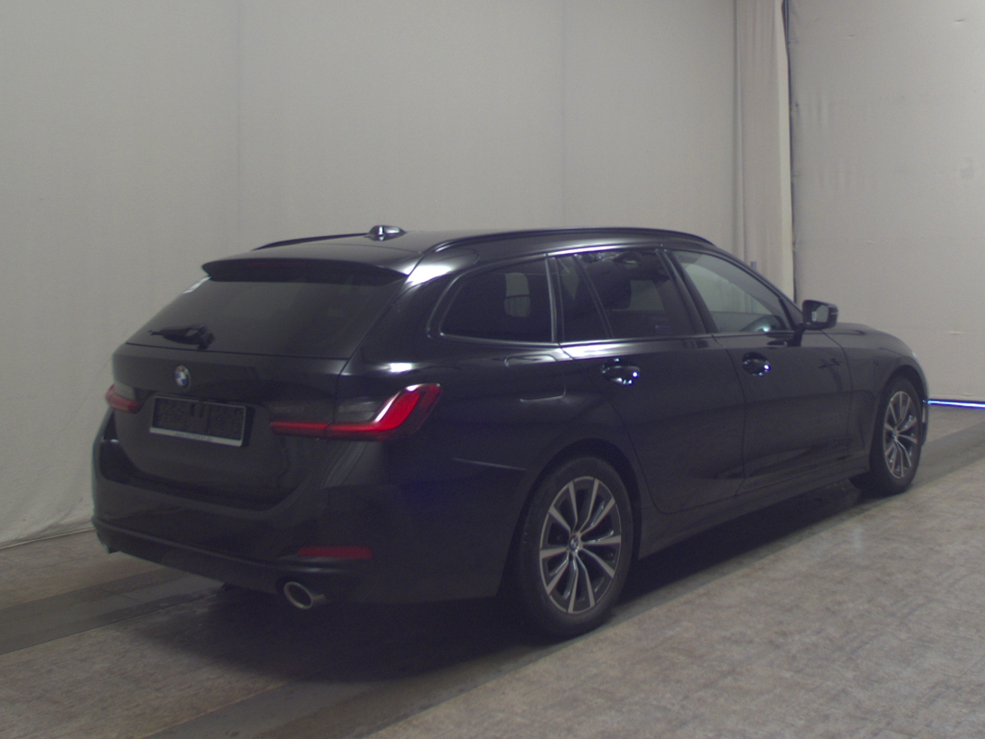 BMW 318dA Touring Leder Navi LED RFK ACC Ambiente 4