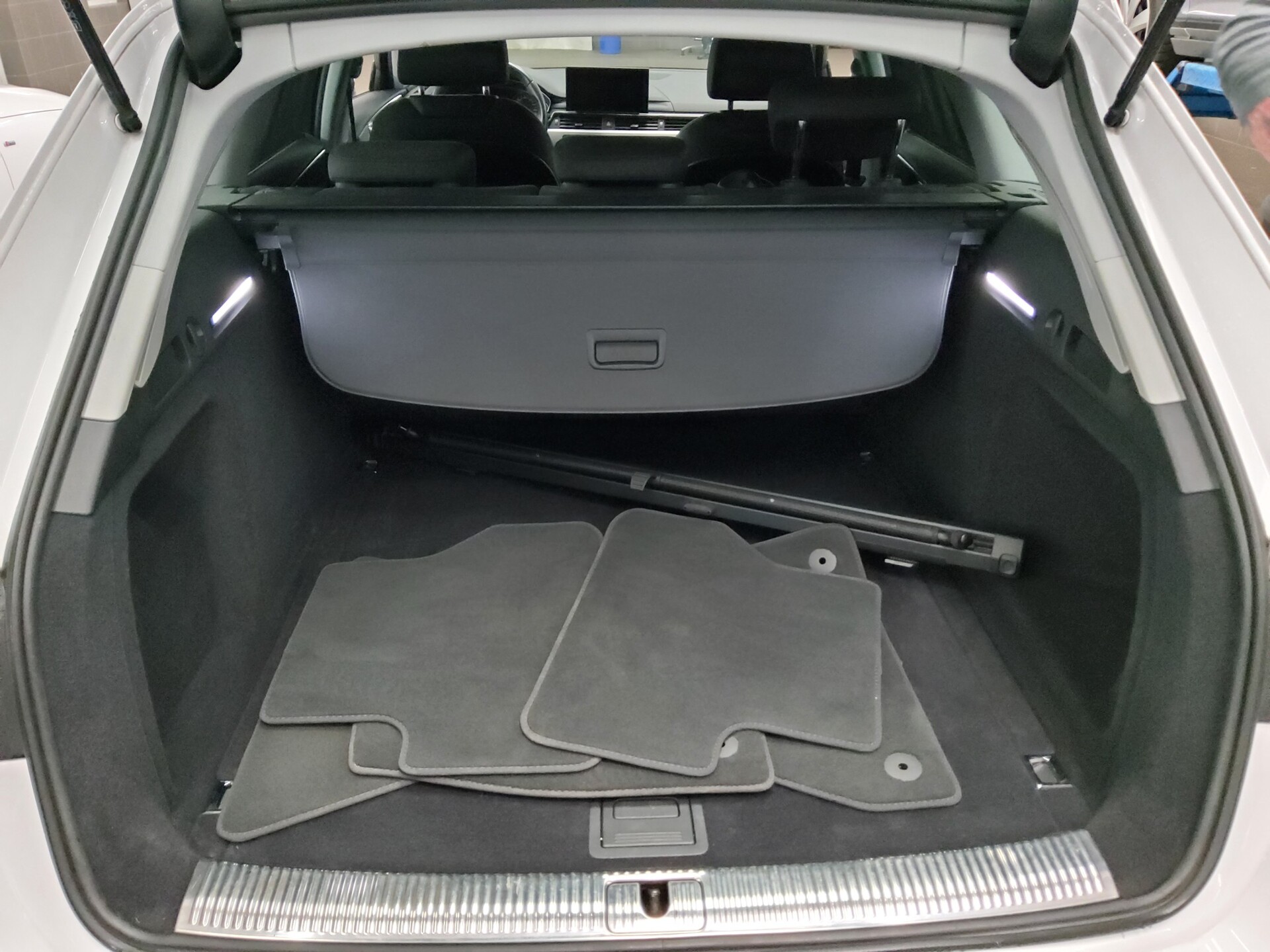 Audi A4 Avant 30 TDI Navi+ LED PDC ACC 11