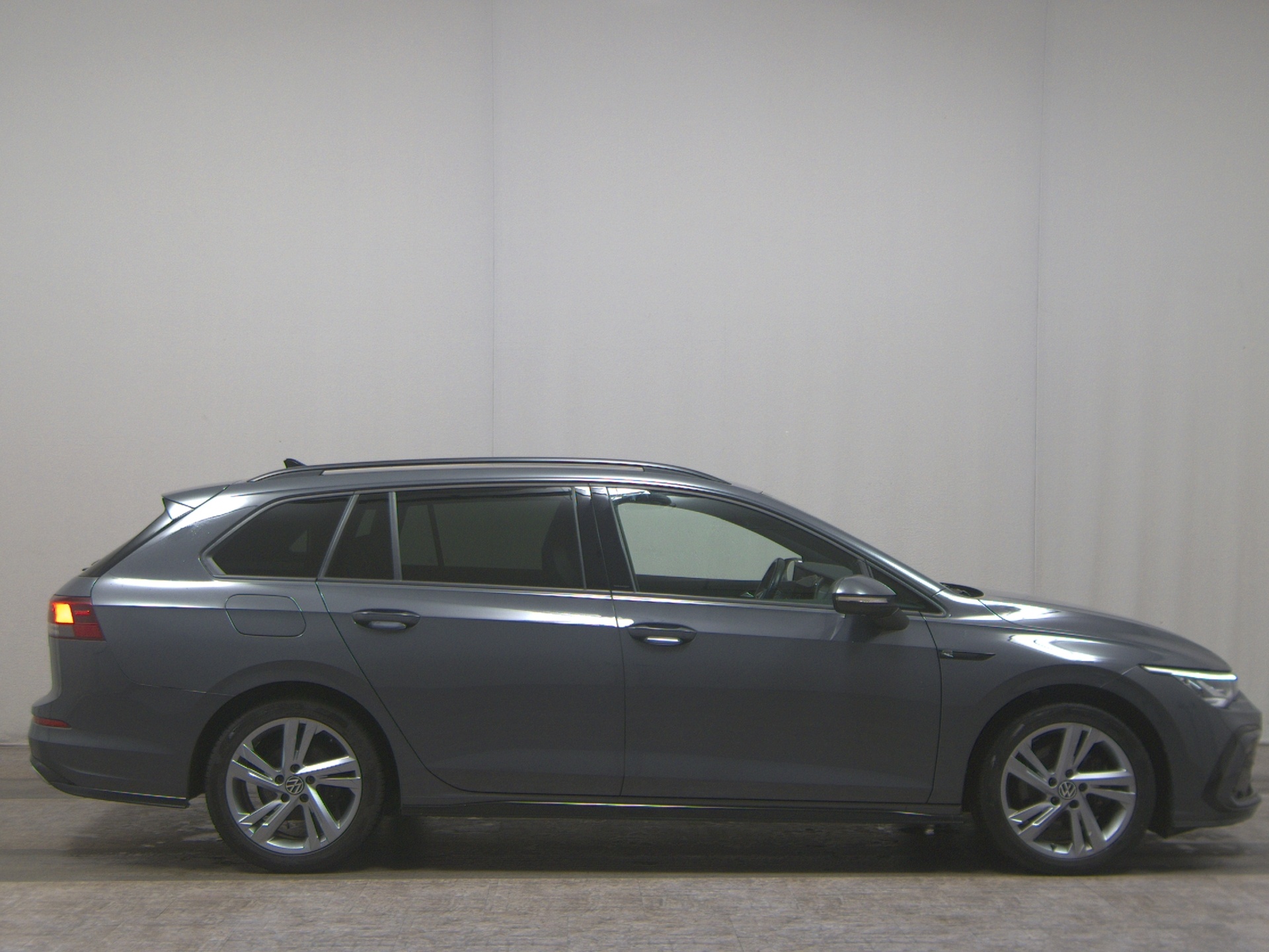 Volkswagen Golf-8 Var. 2.0 TDI R-Line Navi LED DC ACC RfK