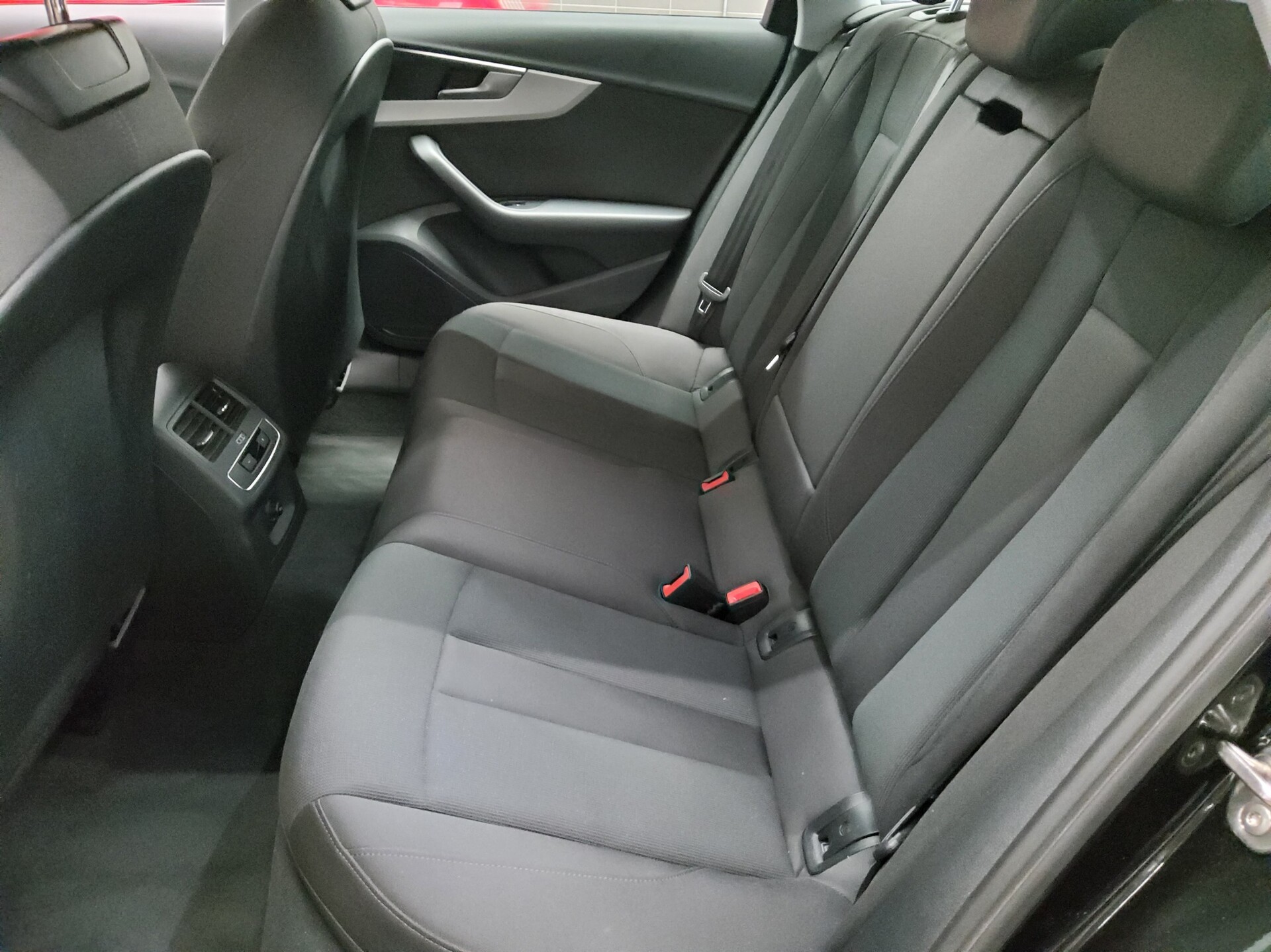 Audi A4 Avant 40 TDI advanced Navi LED vc AHK ACC Shz 13